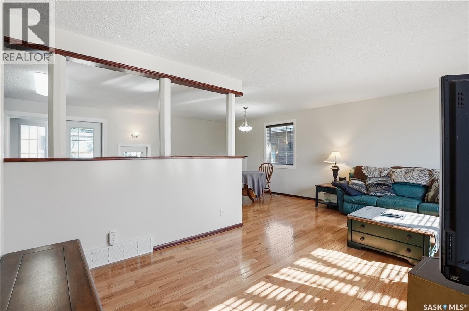 2 Hardy CRESCENT — photo 3