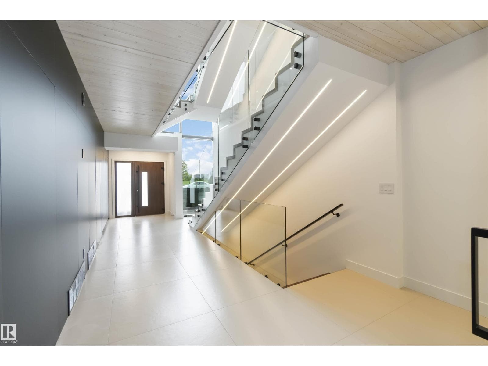 8915 STRATHEARN DR NW — photo 5