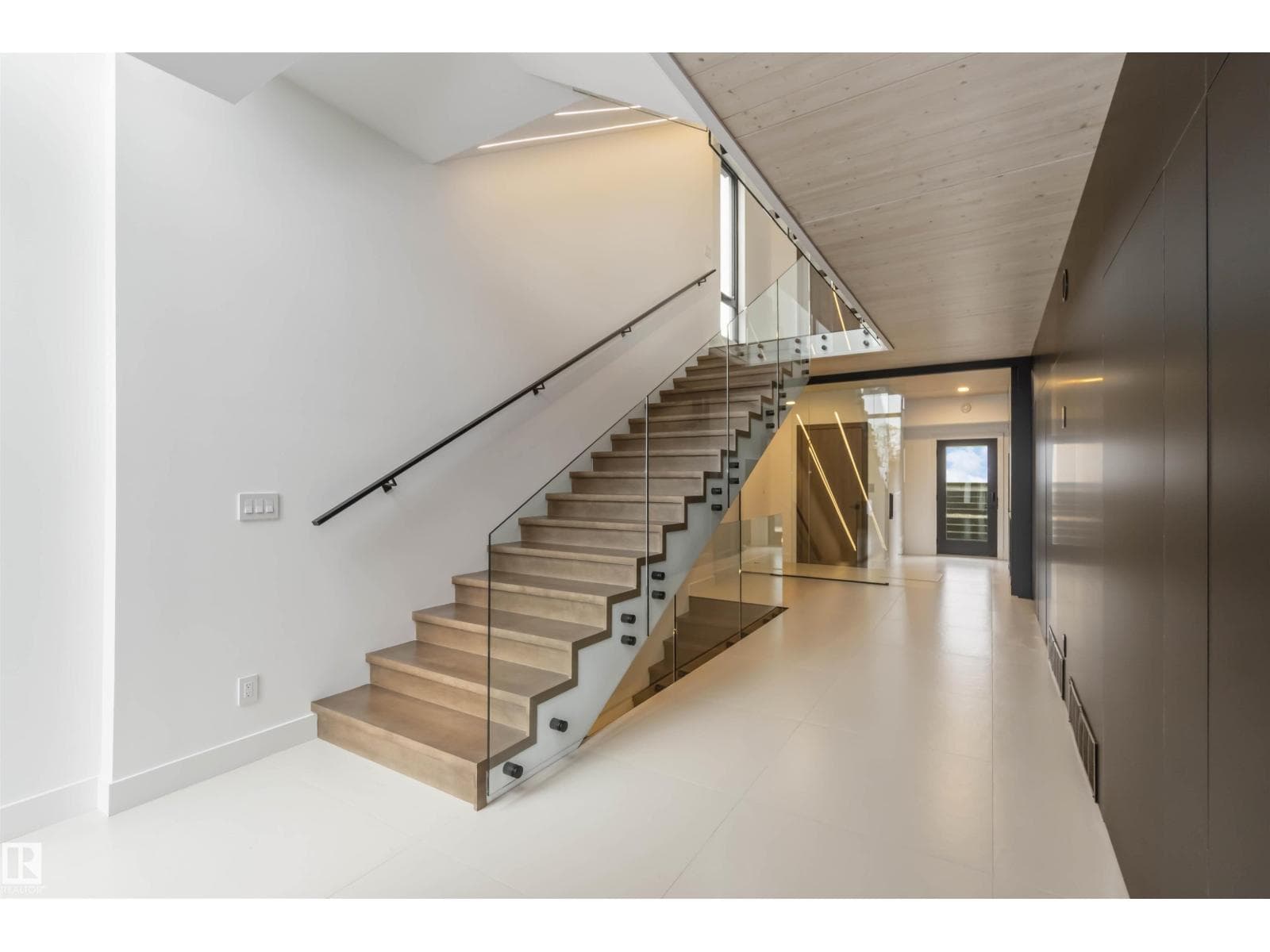 8915 STRATHEARN DR NW — photo 3