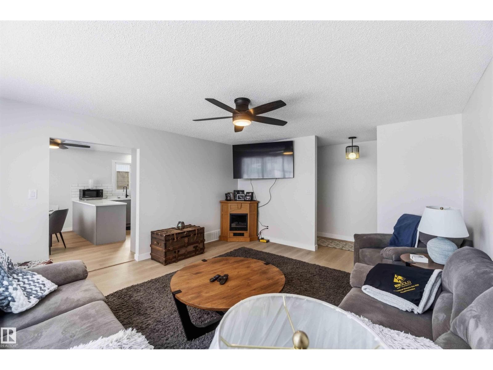 4615 49 AV — photo 5