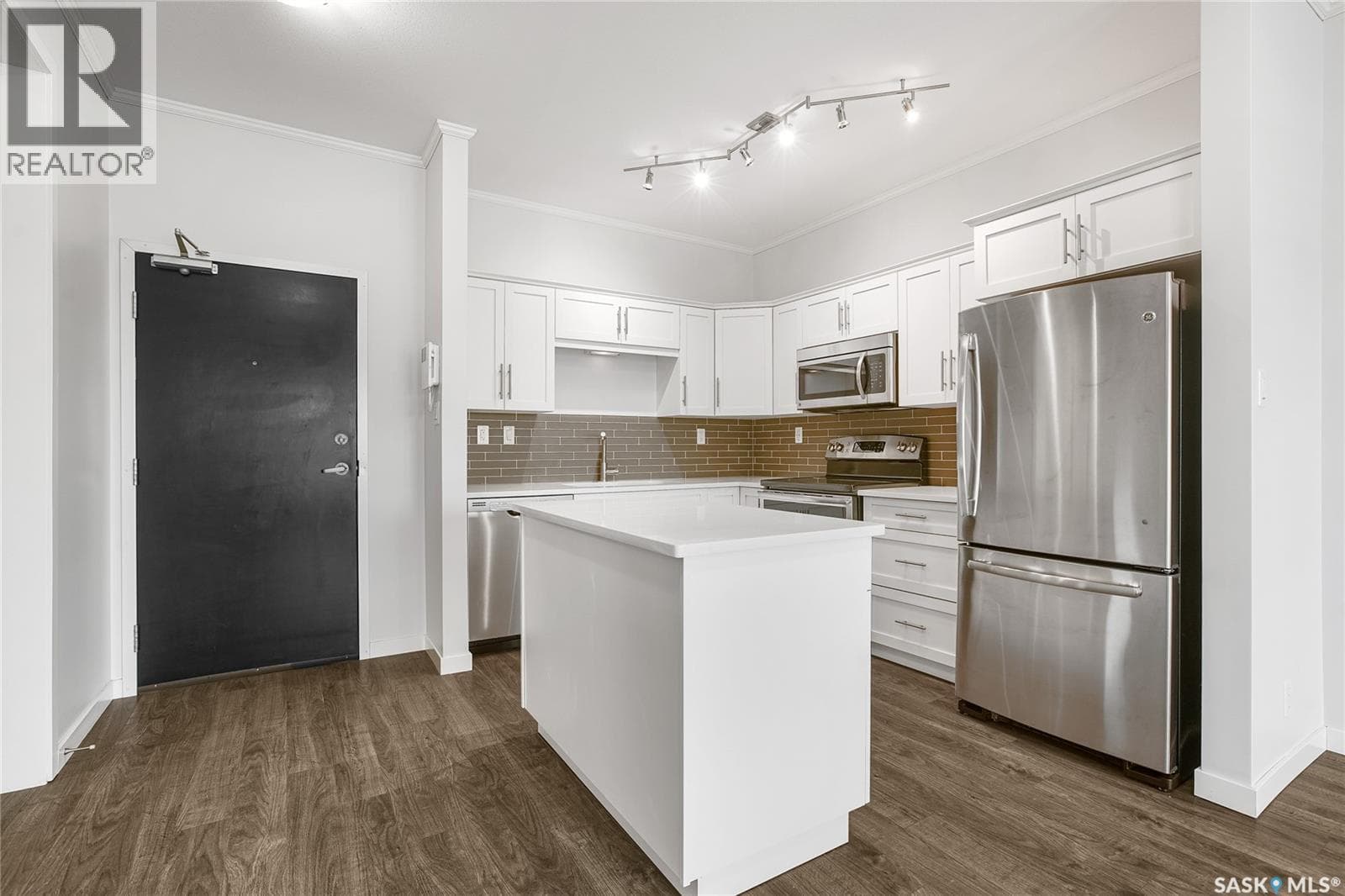 104 545 Hassard CLOSE — photo 2