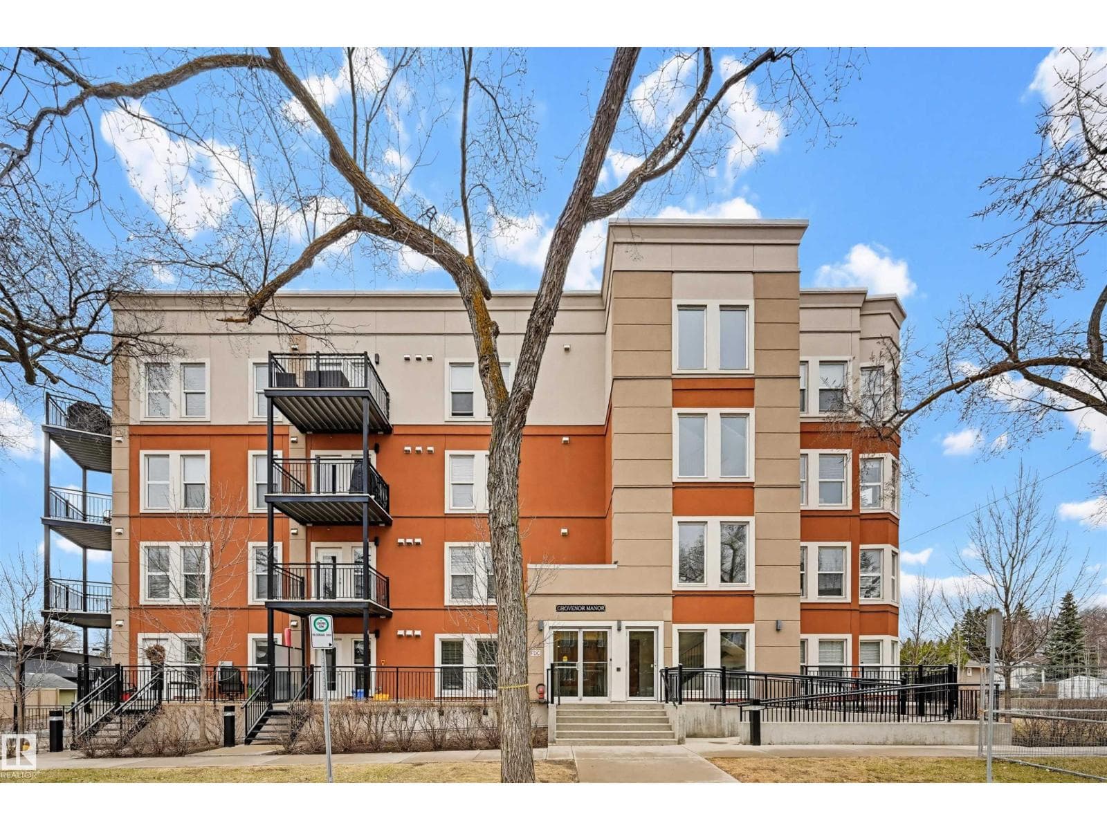 #405 10126 144 ST NW