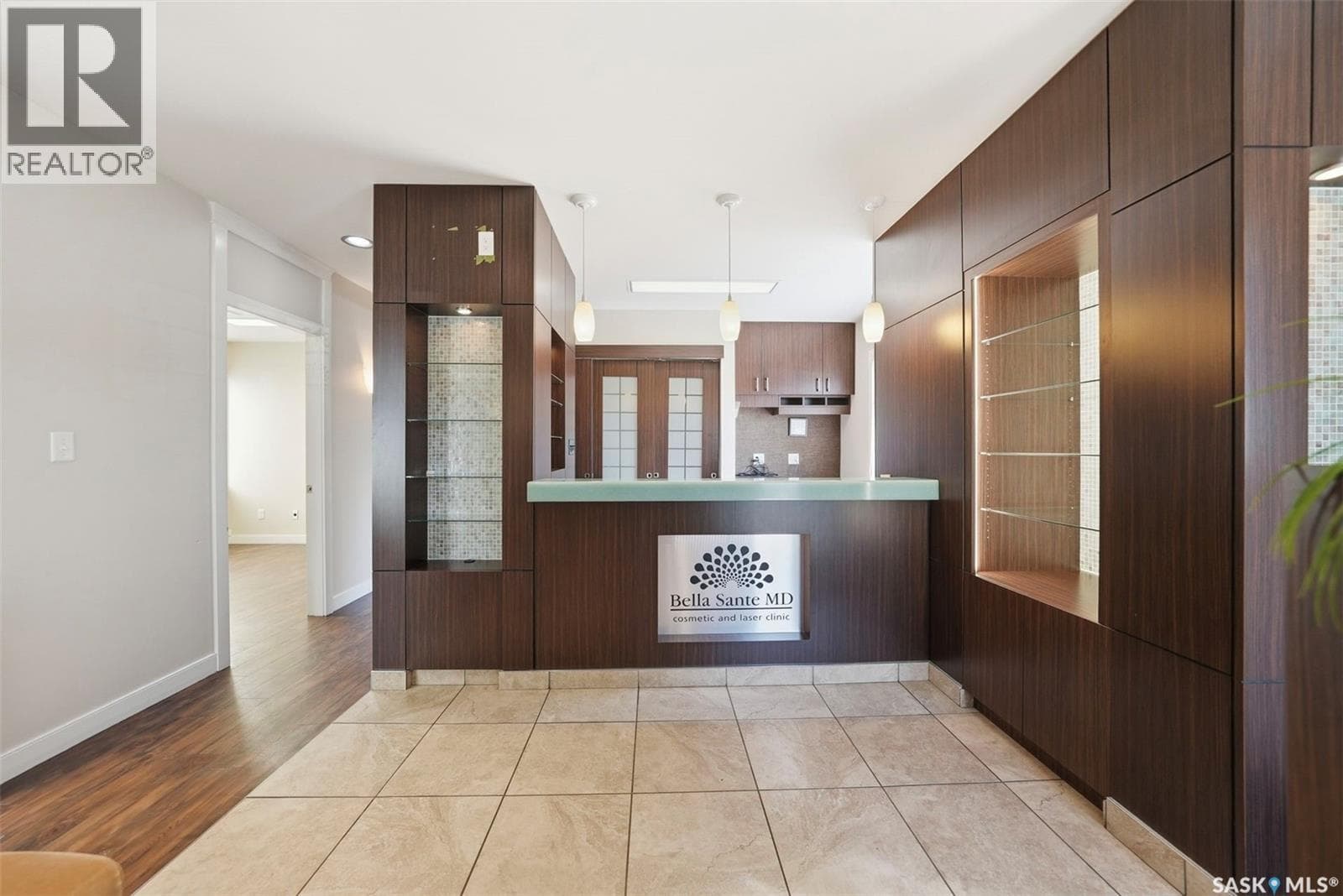 518 Queen STREET — photo 2