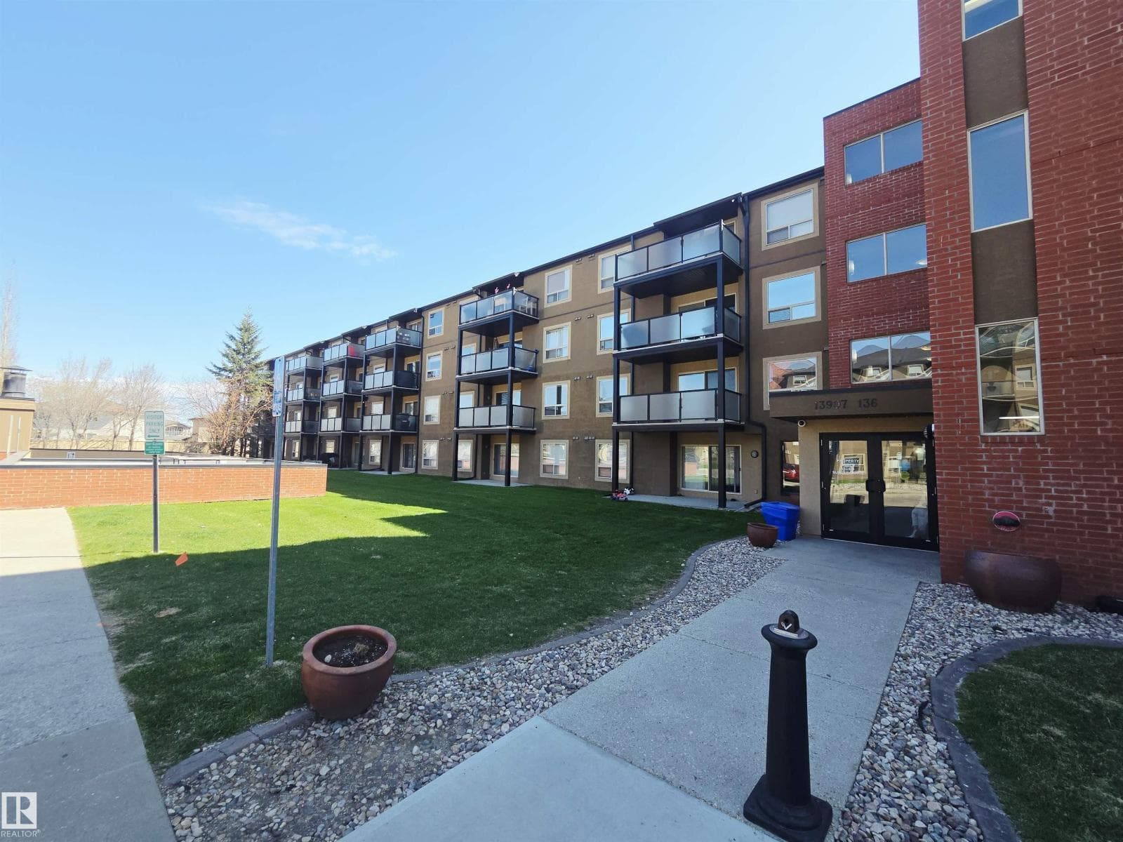 #423 13907 136 ST NW