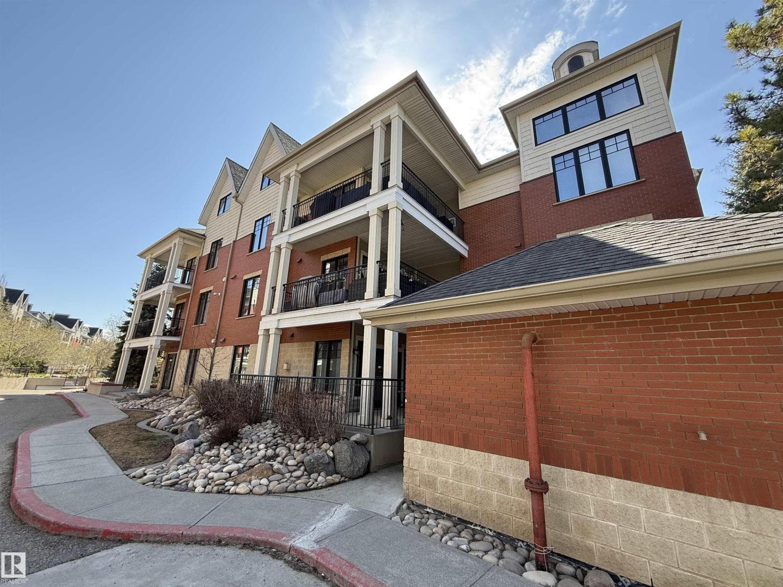 #301 9803 96A ST NW