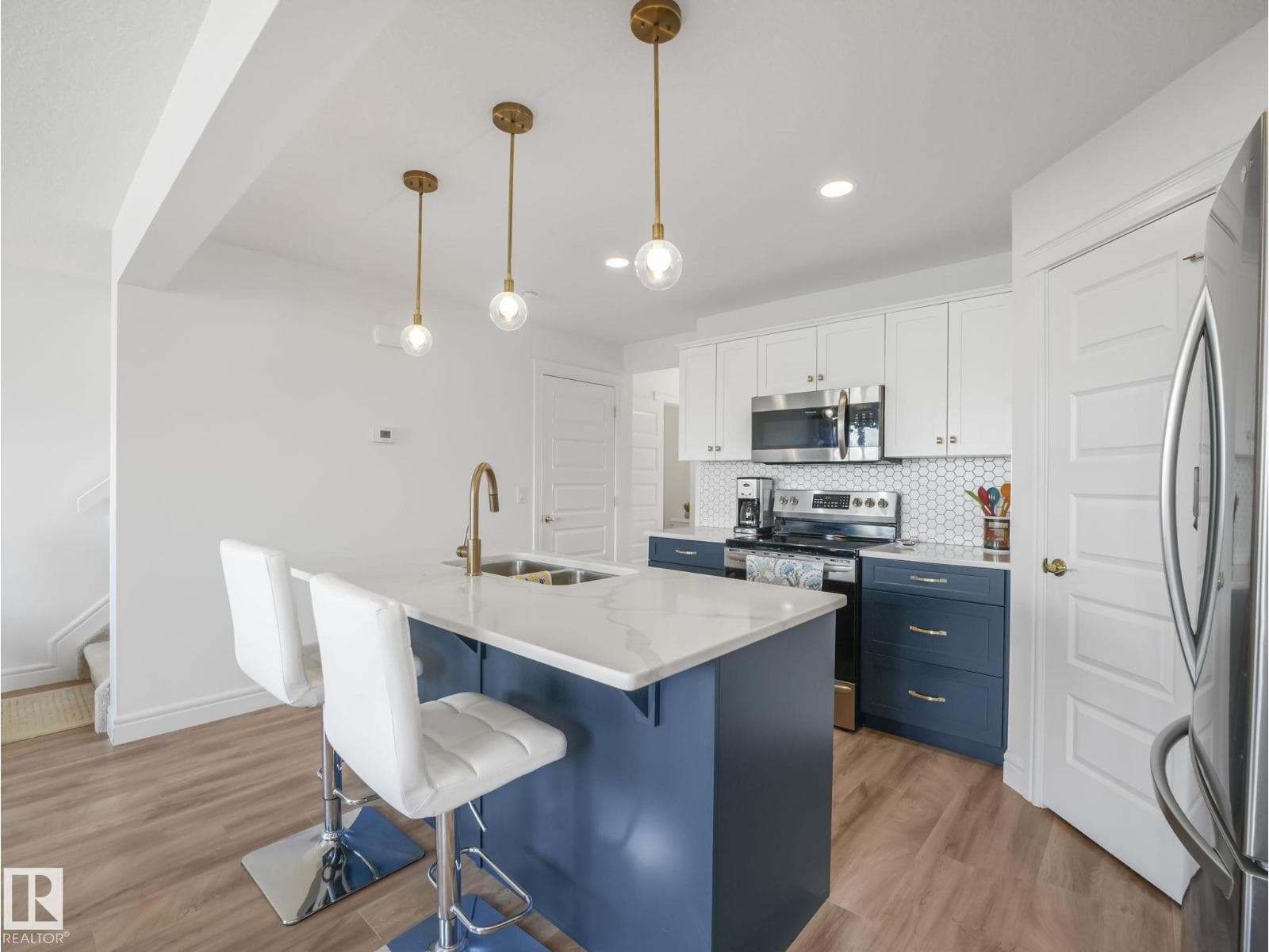 3843 ROBINS CR NW — photo 4