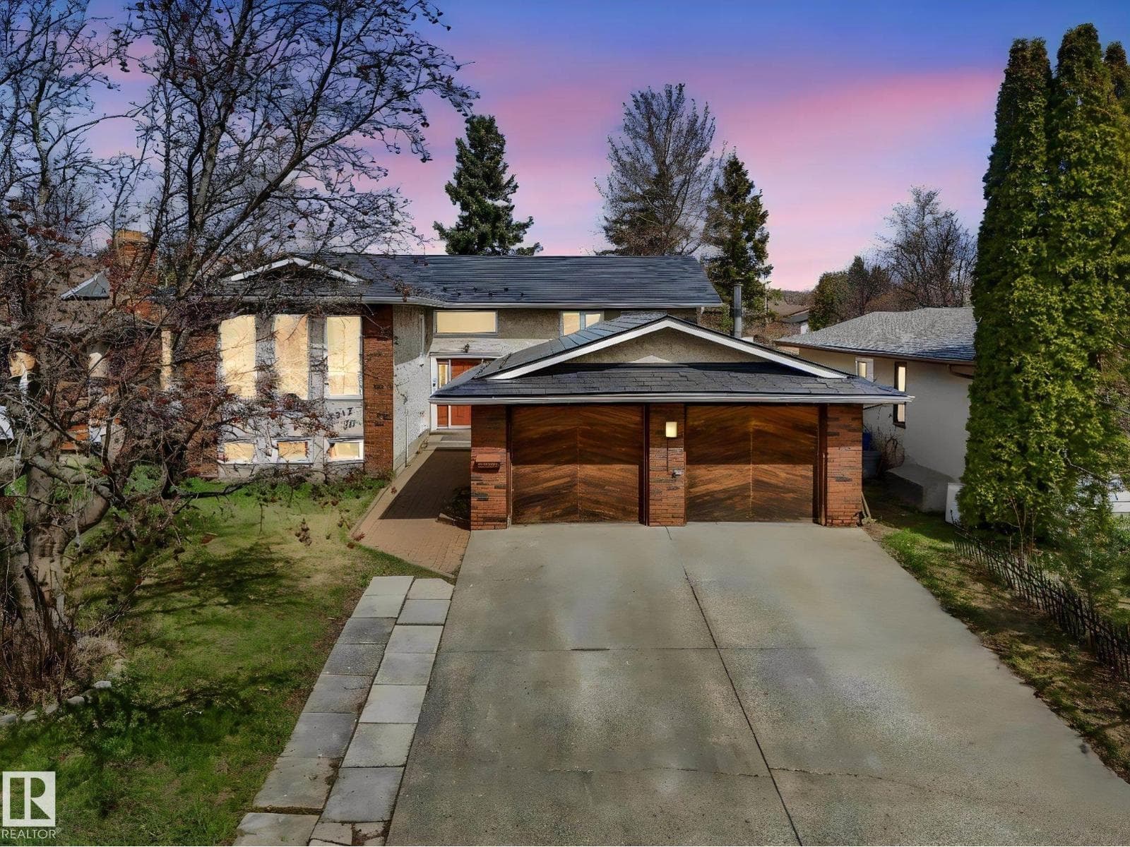 4512 20A AV NW