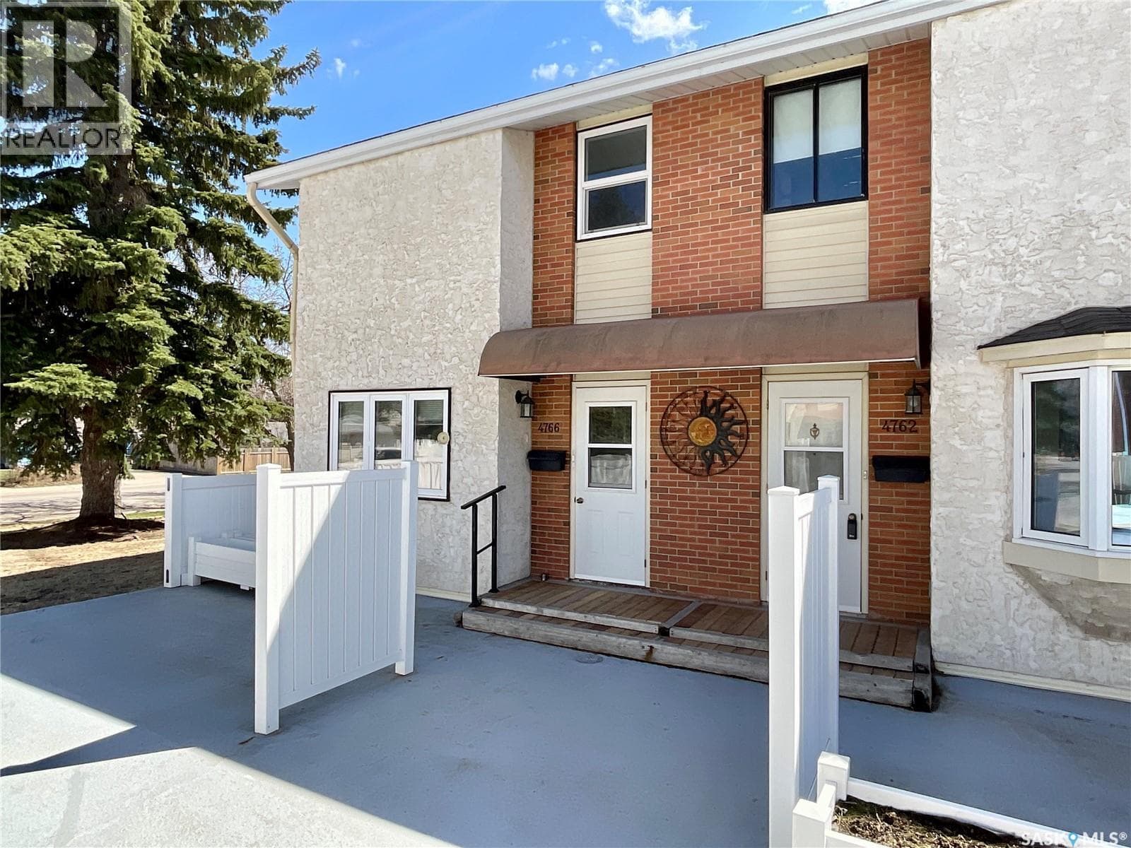 4766 Queen STREET — photo 2