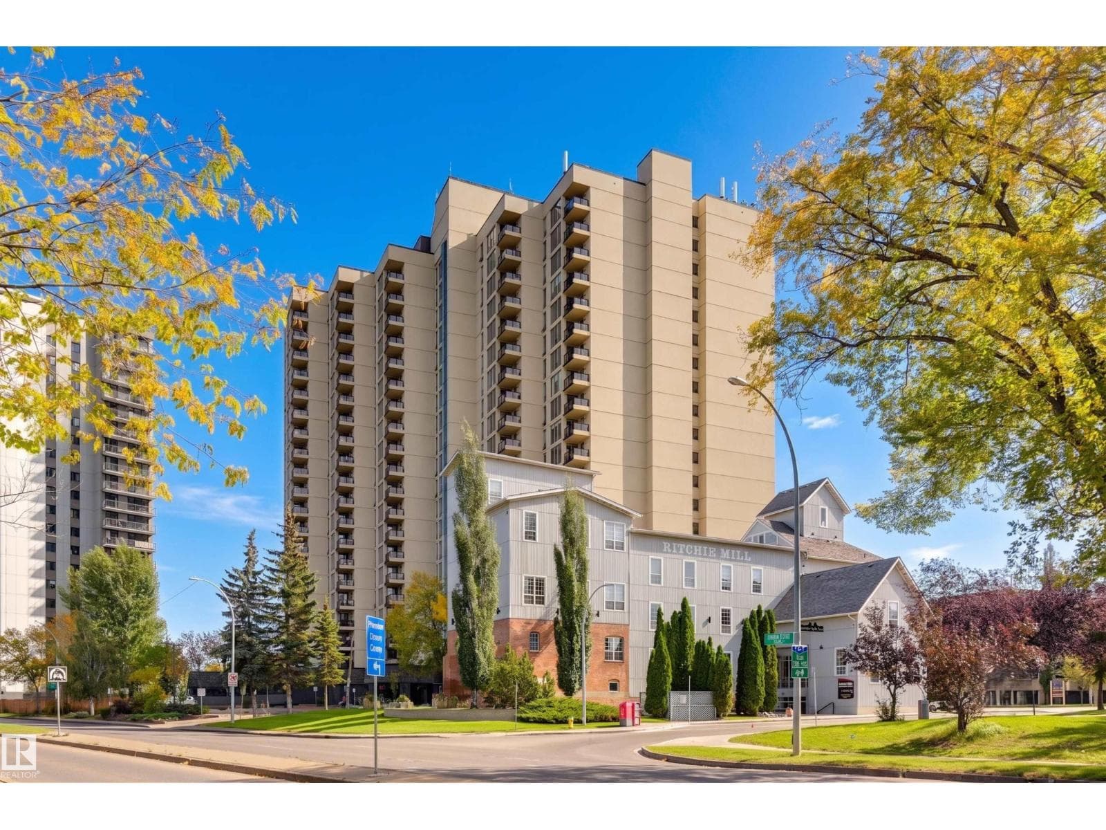 #1001 10149 SASKATCHEWAN DR NW — photo 2