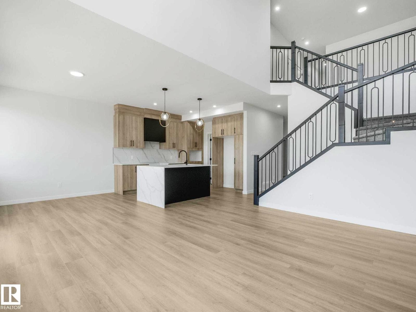 270 Munn WY — photo 2