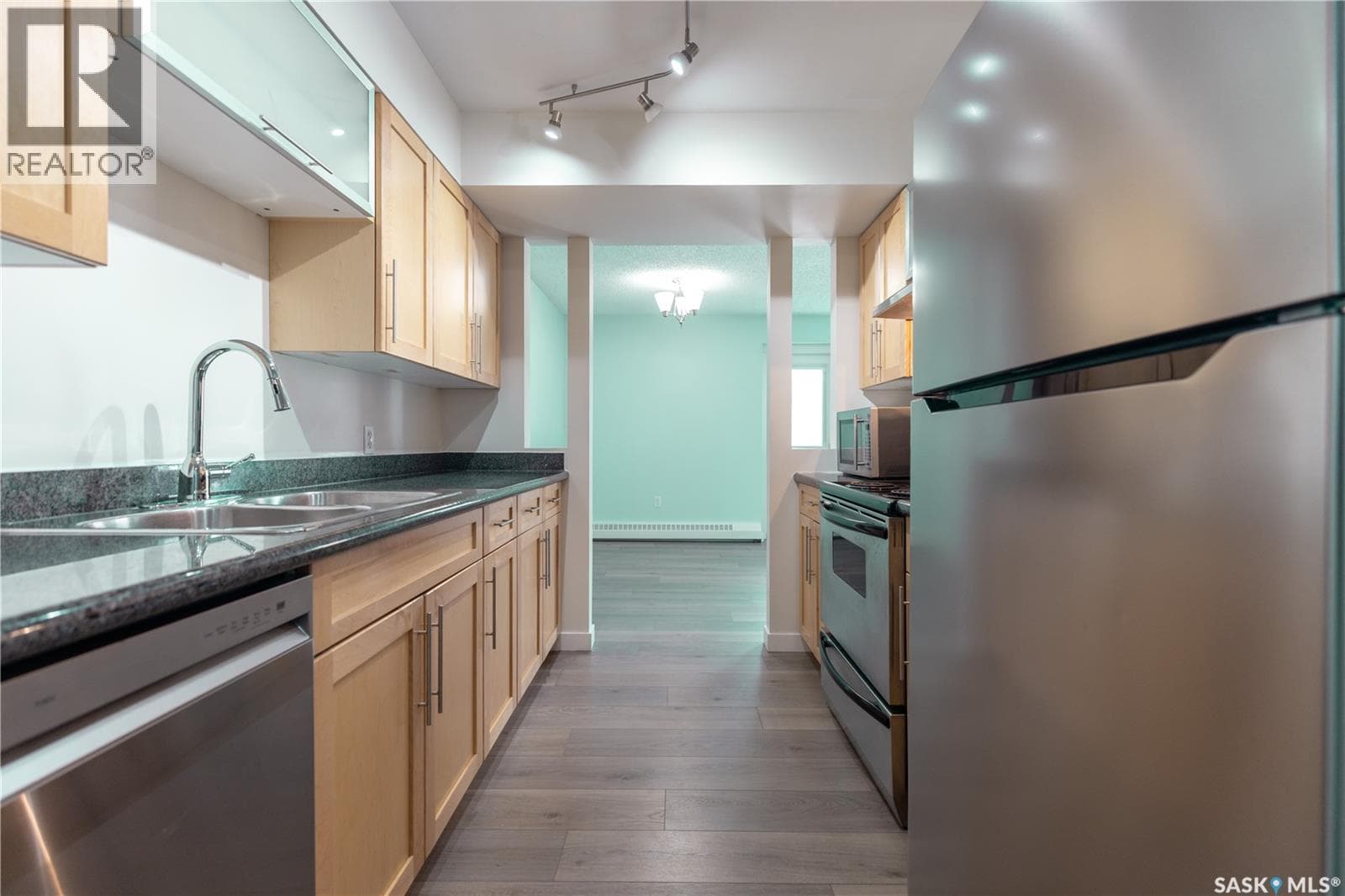 6 103 Powe STREET — photo 2