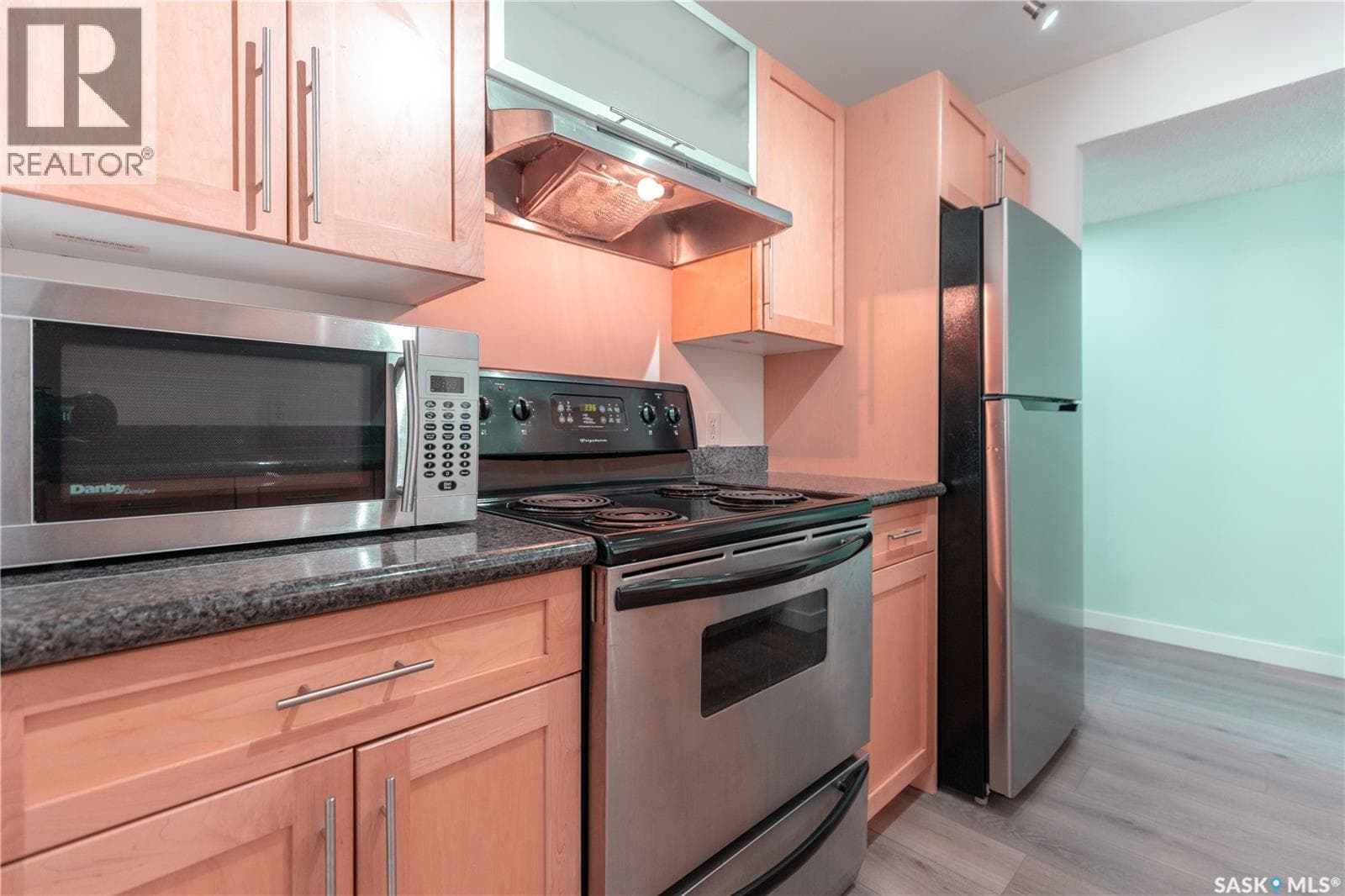 6 103 Powe STREET — photo 4