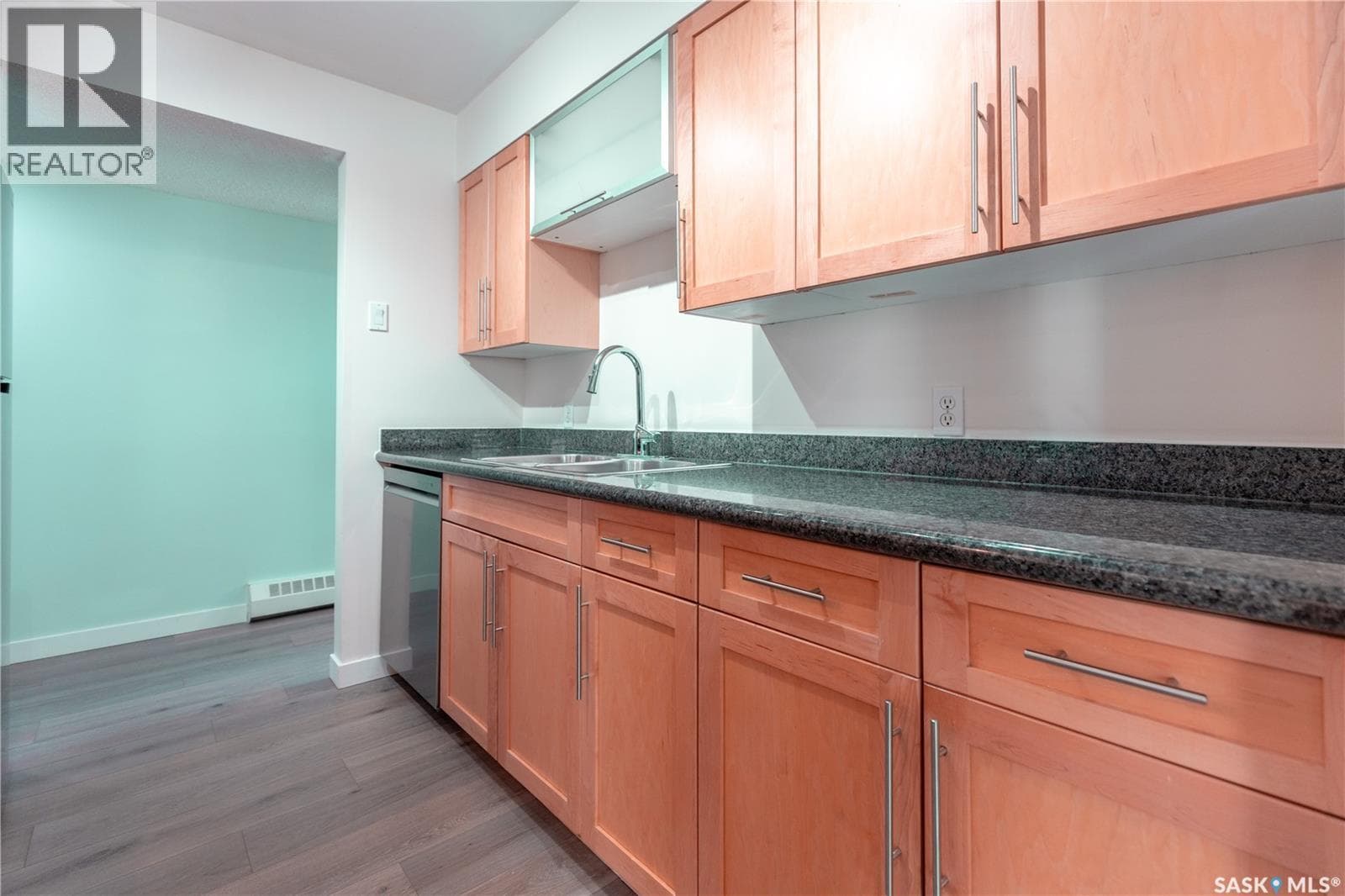 6 103 Powe STREET — photo 5