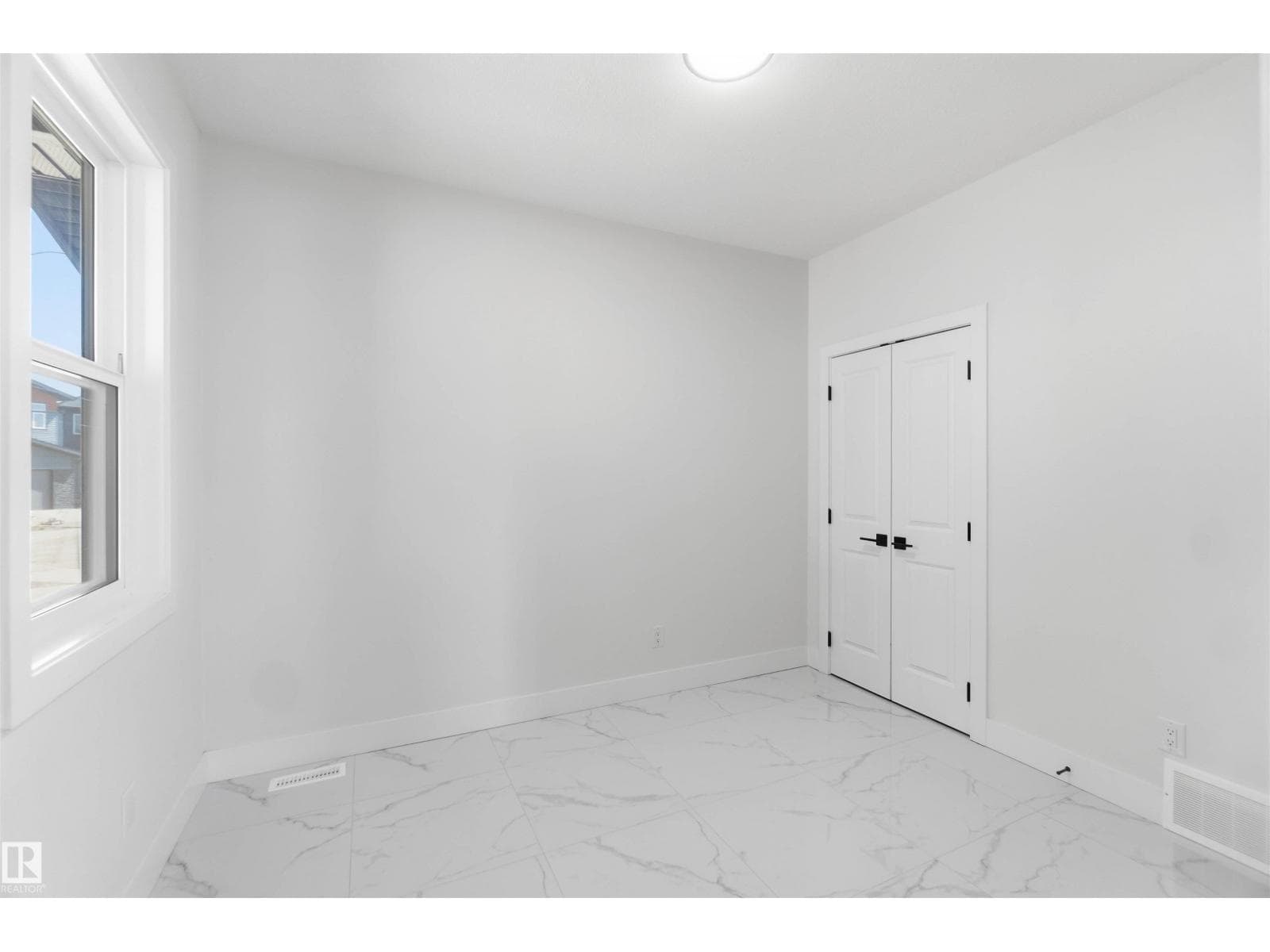415 PINE PT — photo 5