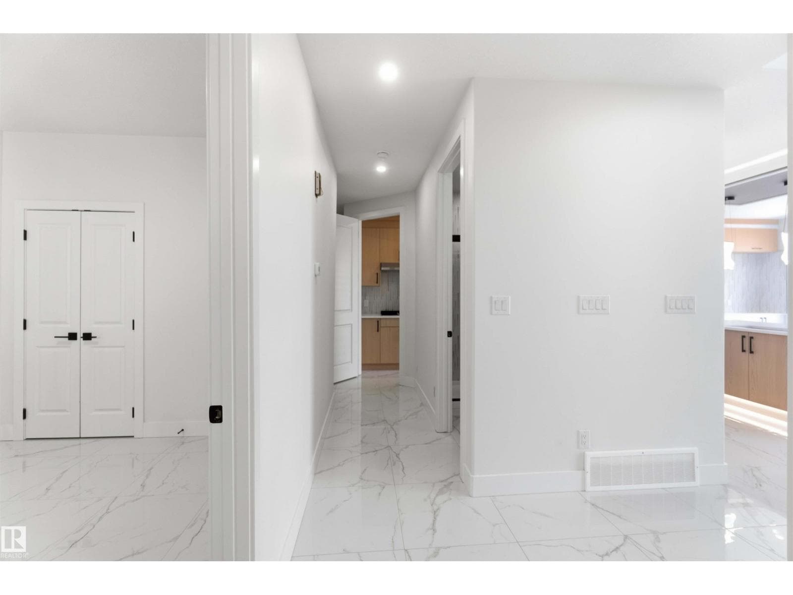 415 PINE PT — photo 4