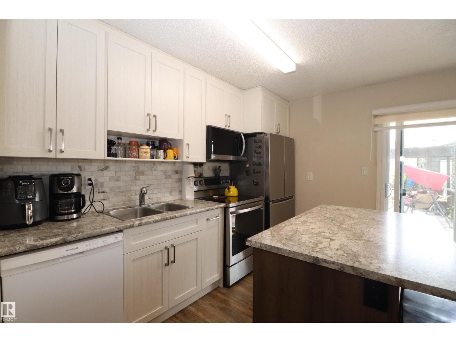 4123 136 AV NW — photo 4
