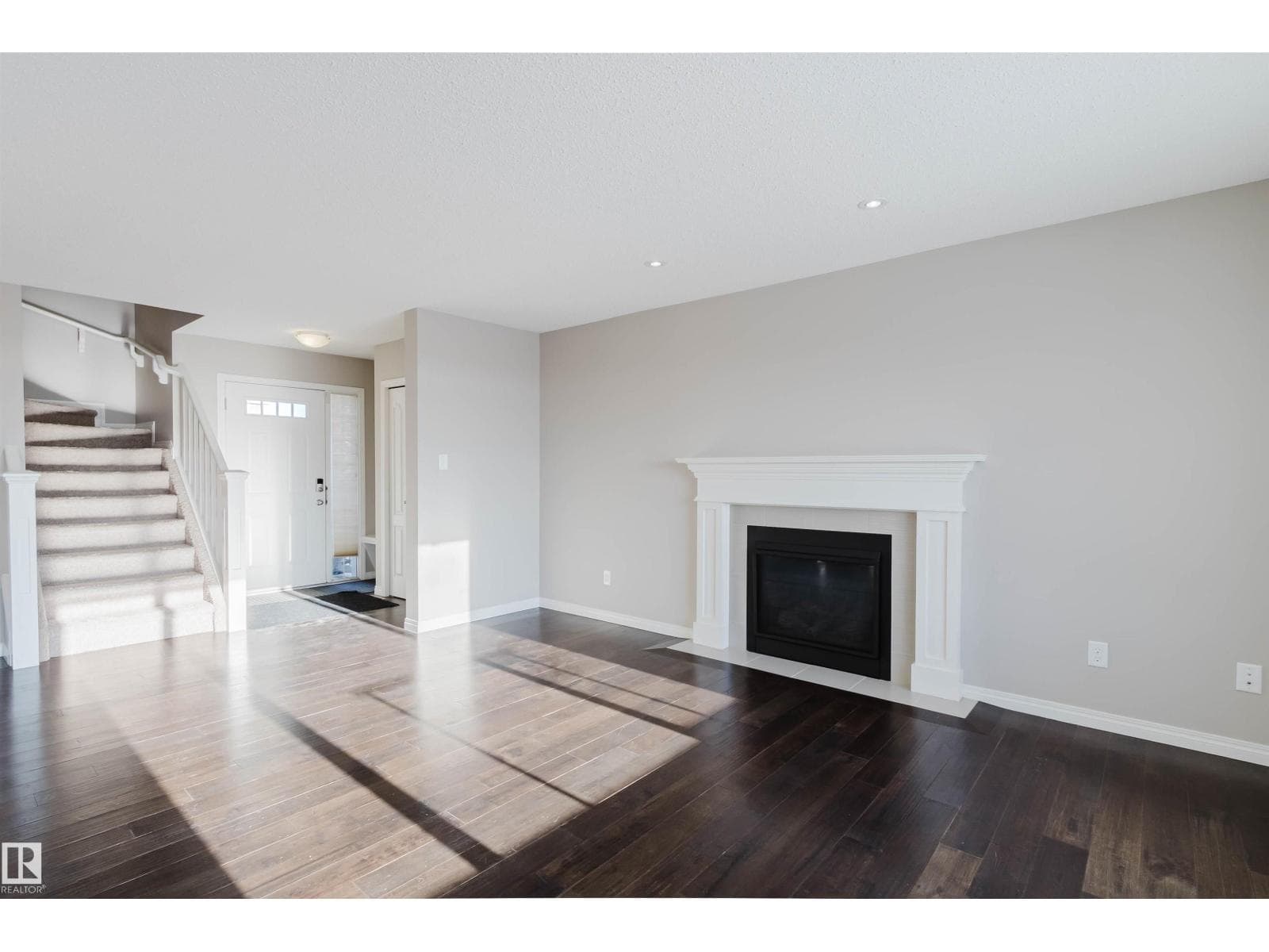16627 18 AV SW — photo 3