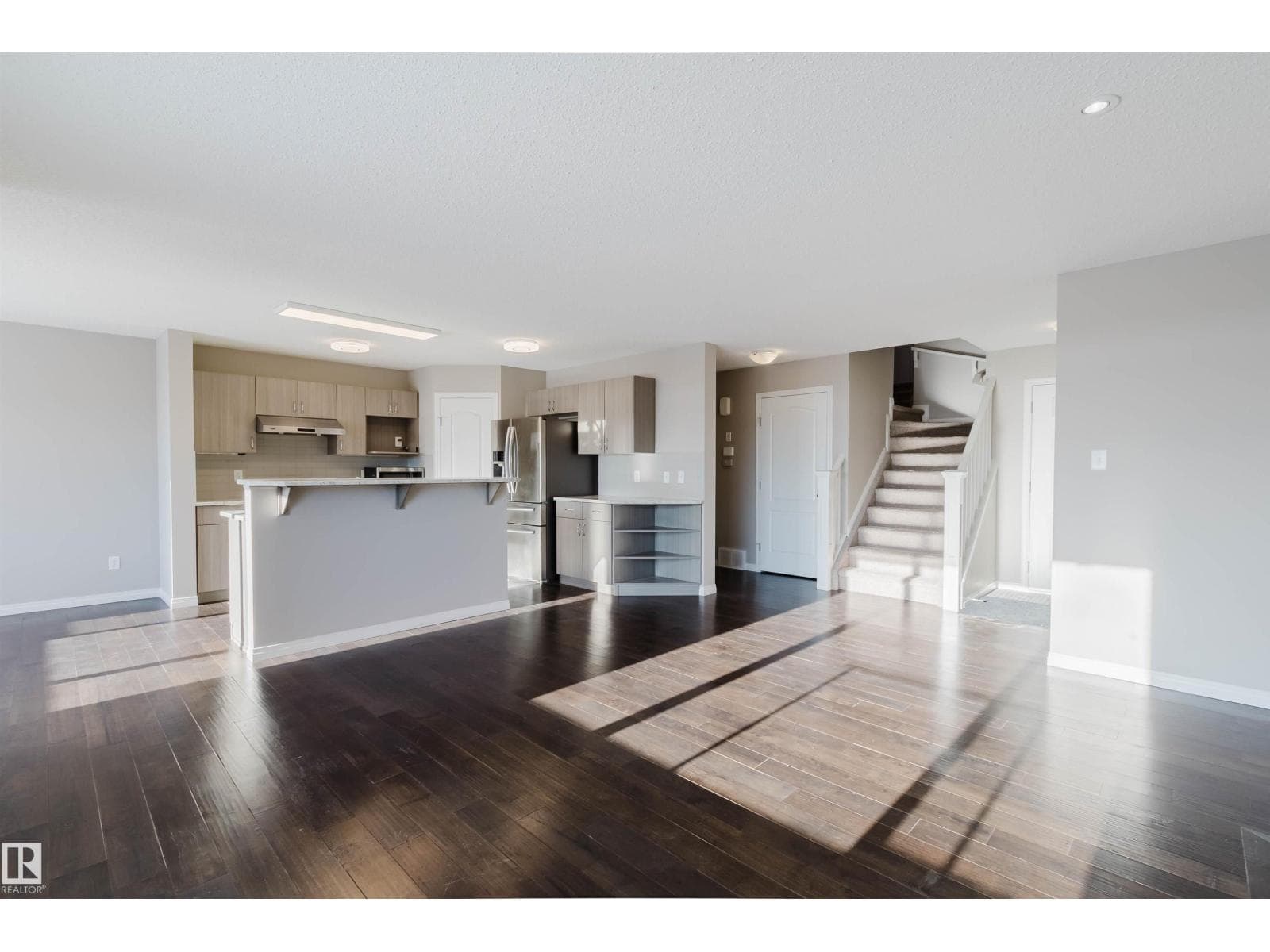 16627 18 AV SW — photo 4
