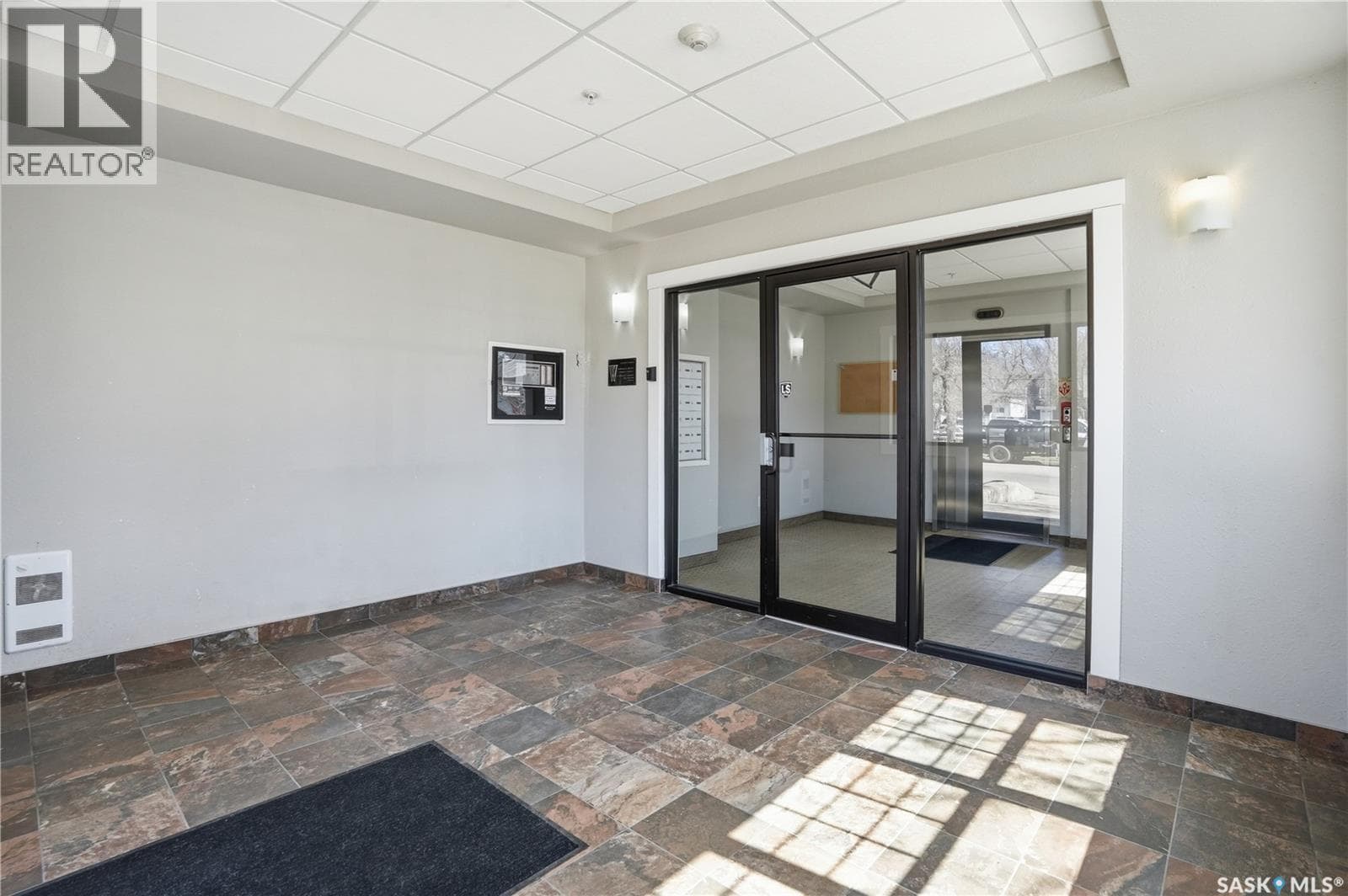 206 2255 ANGUS STREET — photo 3