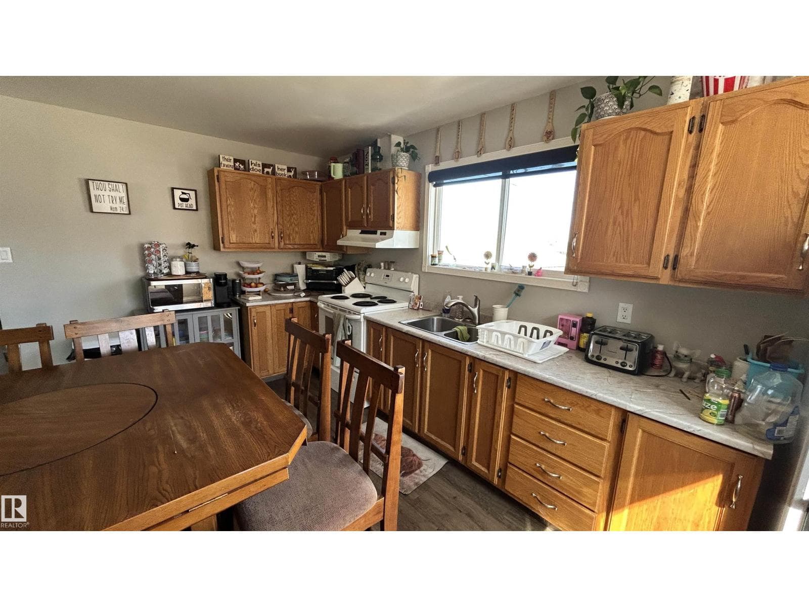 5411 51 AV — photo 4
