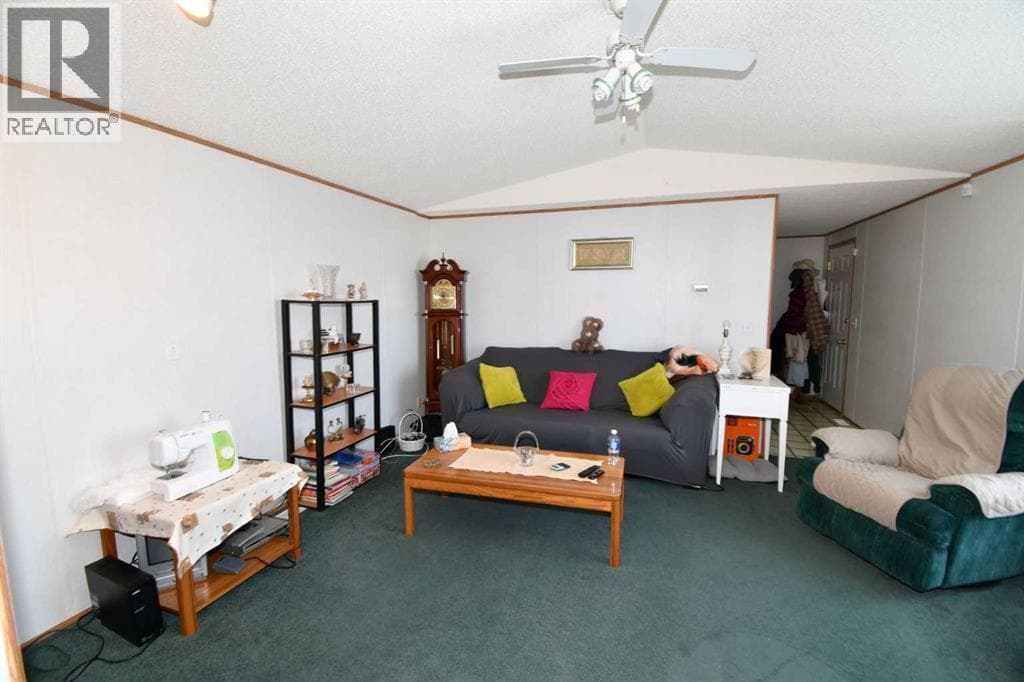 24 Maple Drive W — photo 2