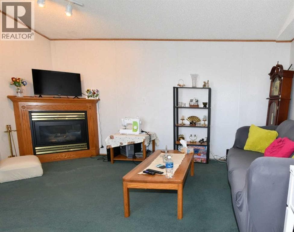24 Maple Drive W — photo 3