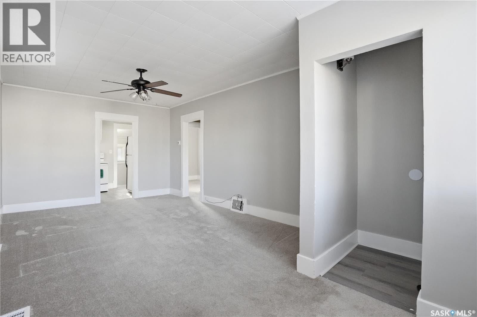 1008 Retallack STREET — photo 2