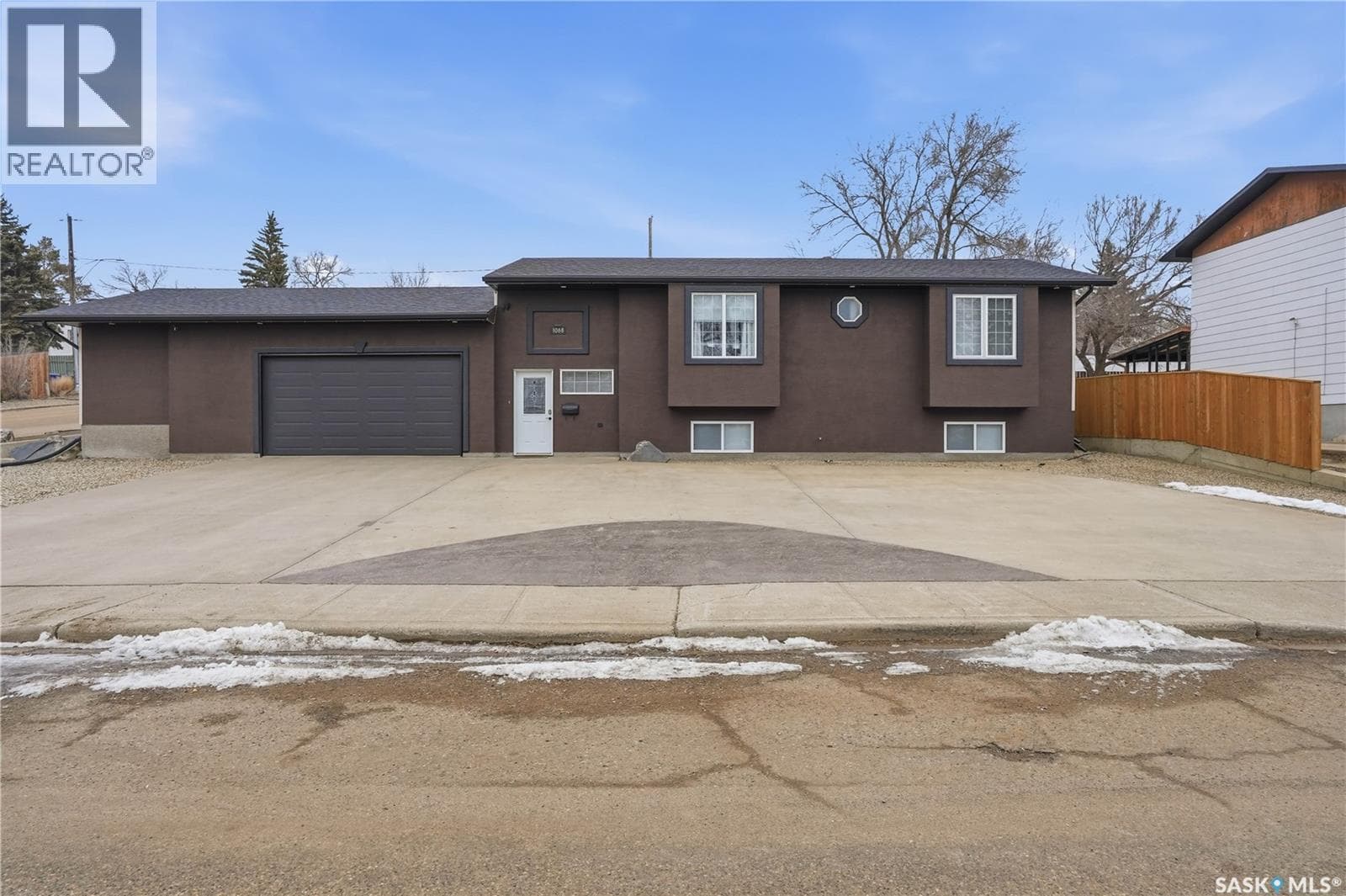 1068 Athabasca STREET W