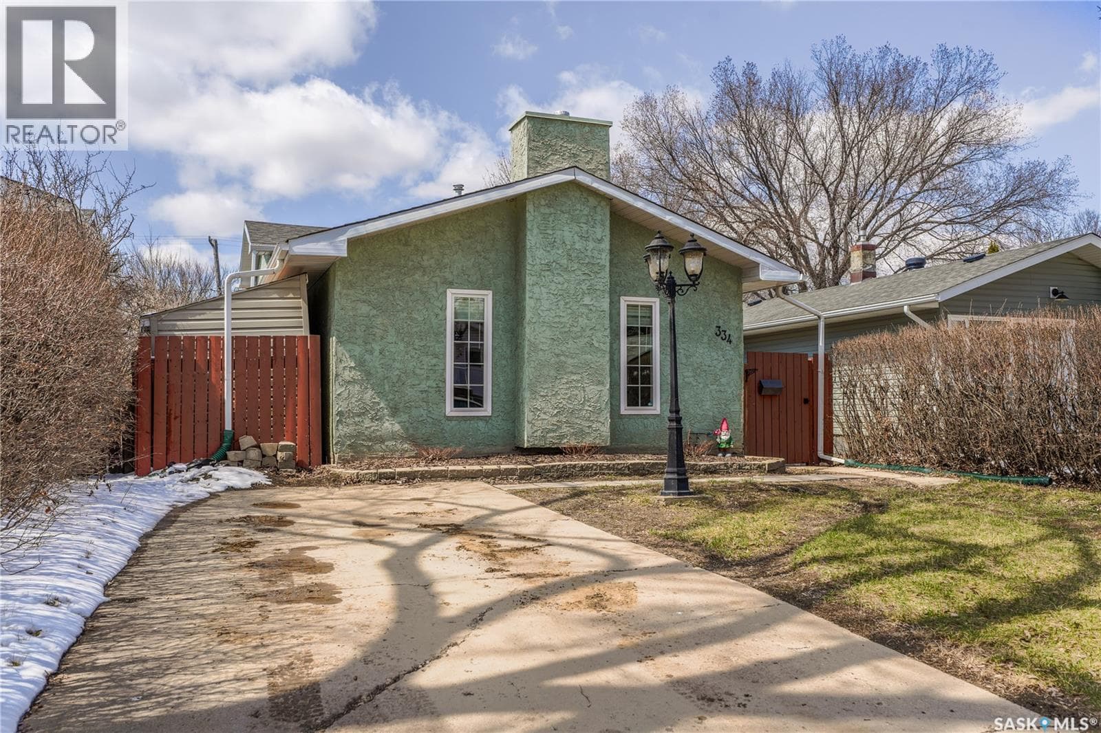 334 Robinson STREET — photo 2