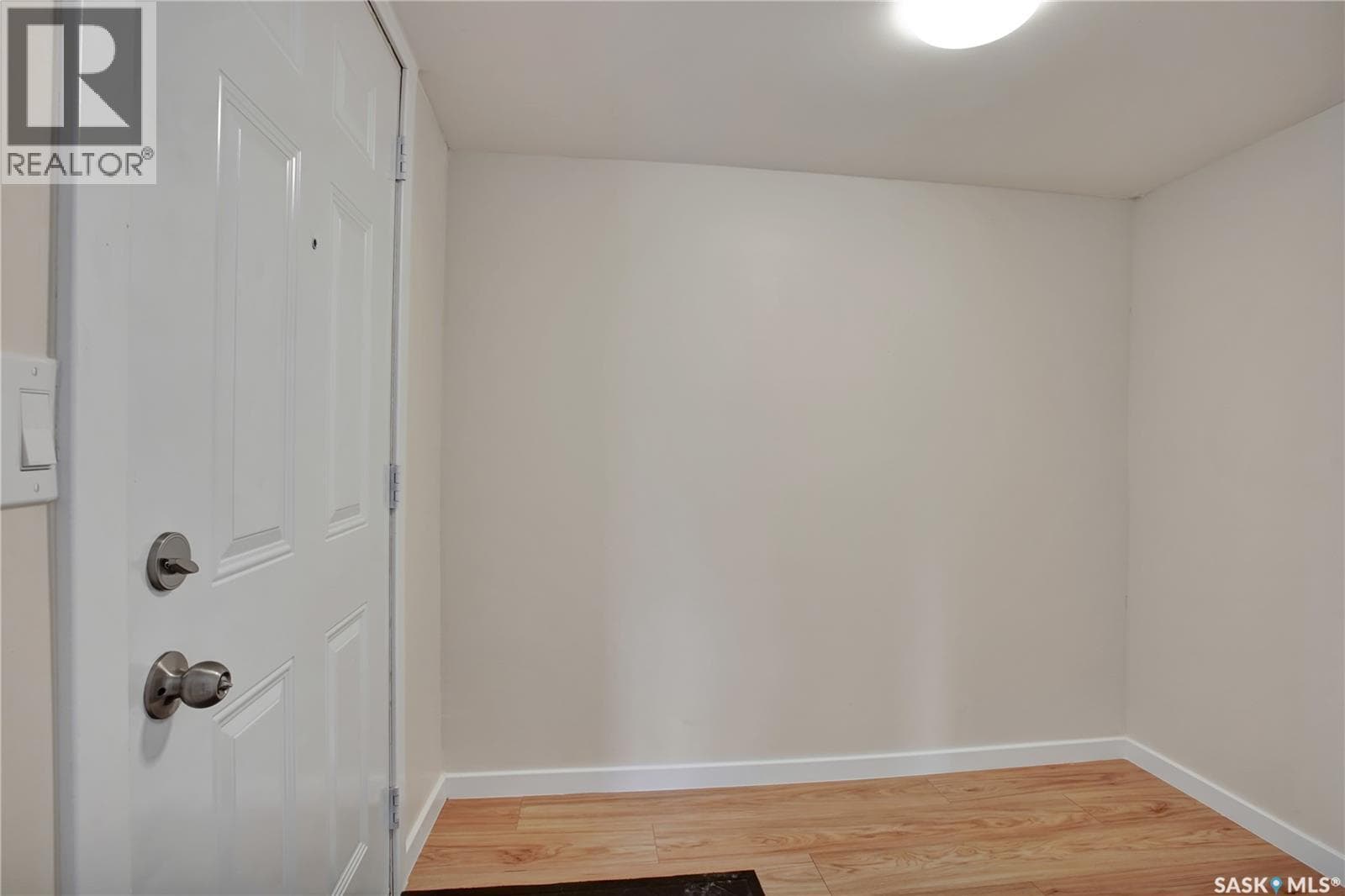 7 321 Dunlop STREET — photo 2