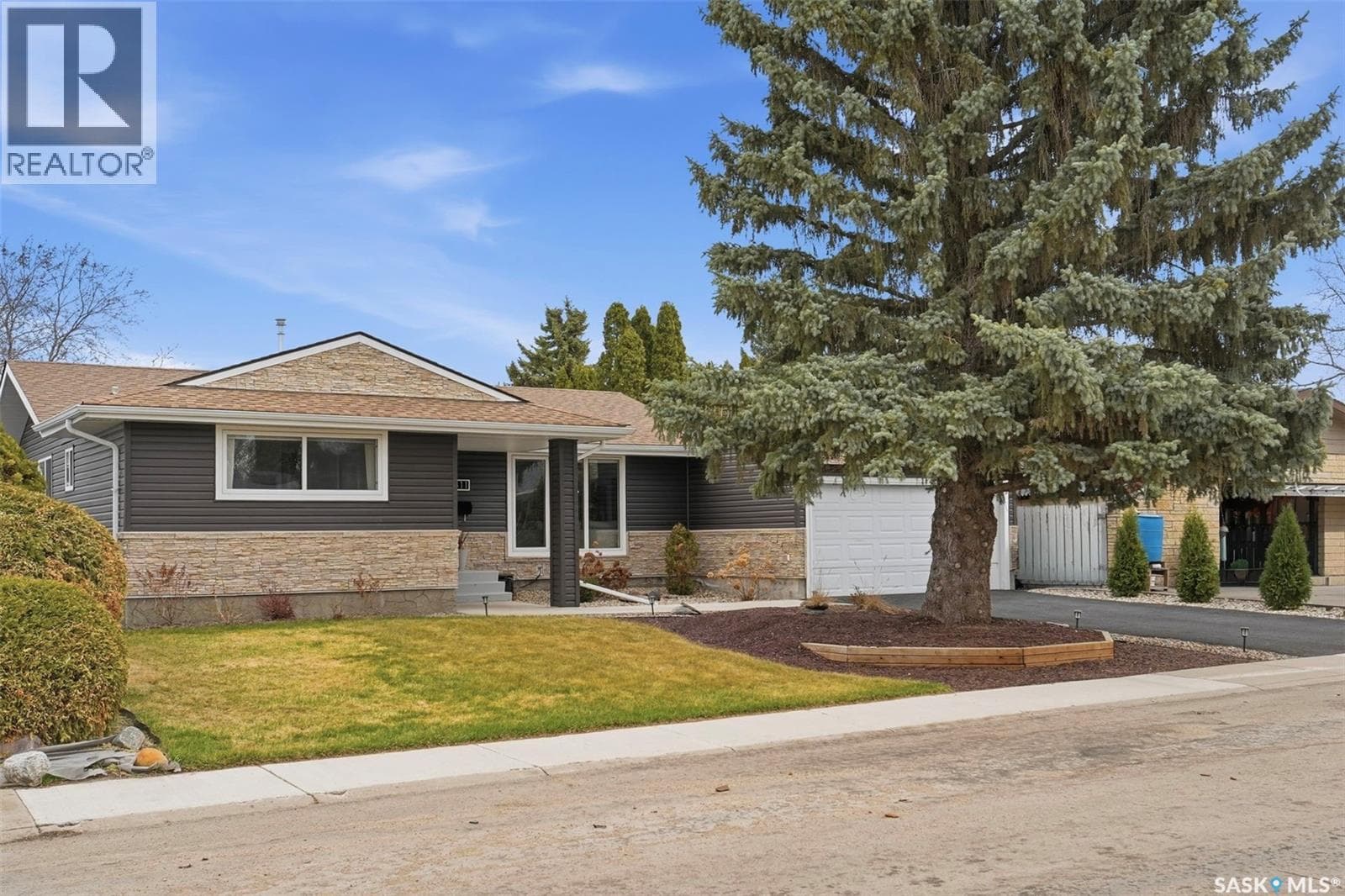 411 Auld CRESCENT — photo 3