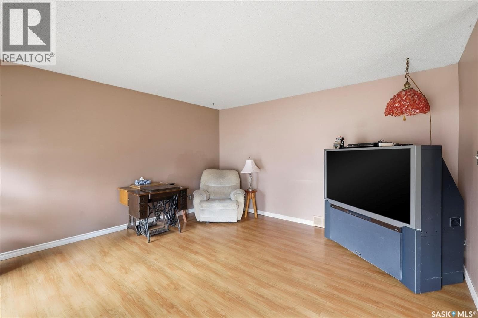 142 Heise CRESCENT — photo 3
