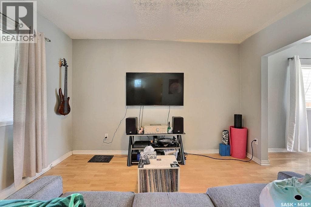 2066 Wallace STREET — photo 3