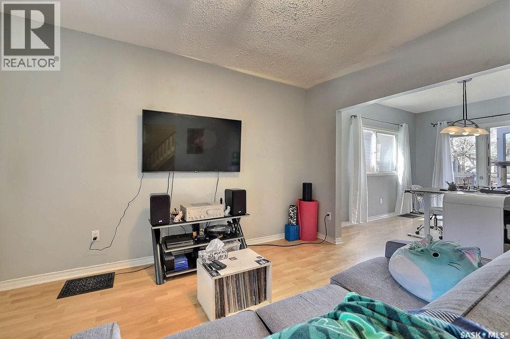 2066 Wallace STREET — photo 4