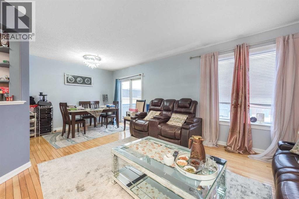 3810 Catalina Boulevard NE — photo 4