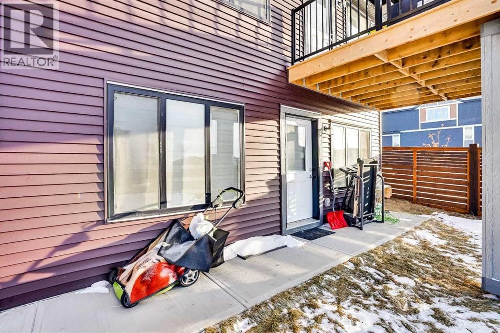 210 Lucas Close NW — photo 5