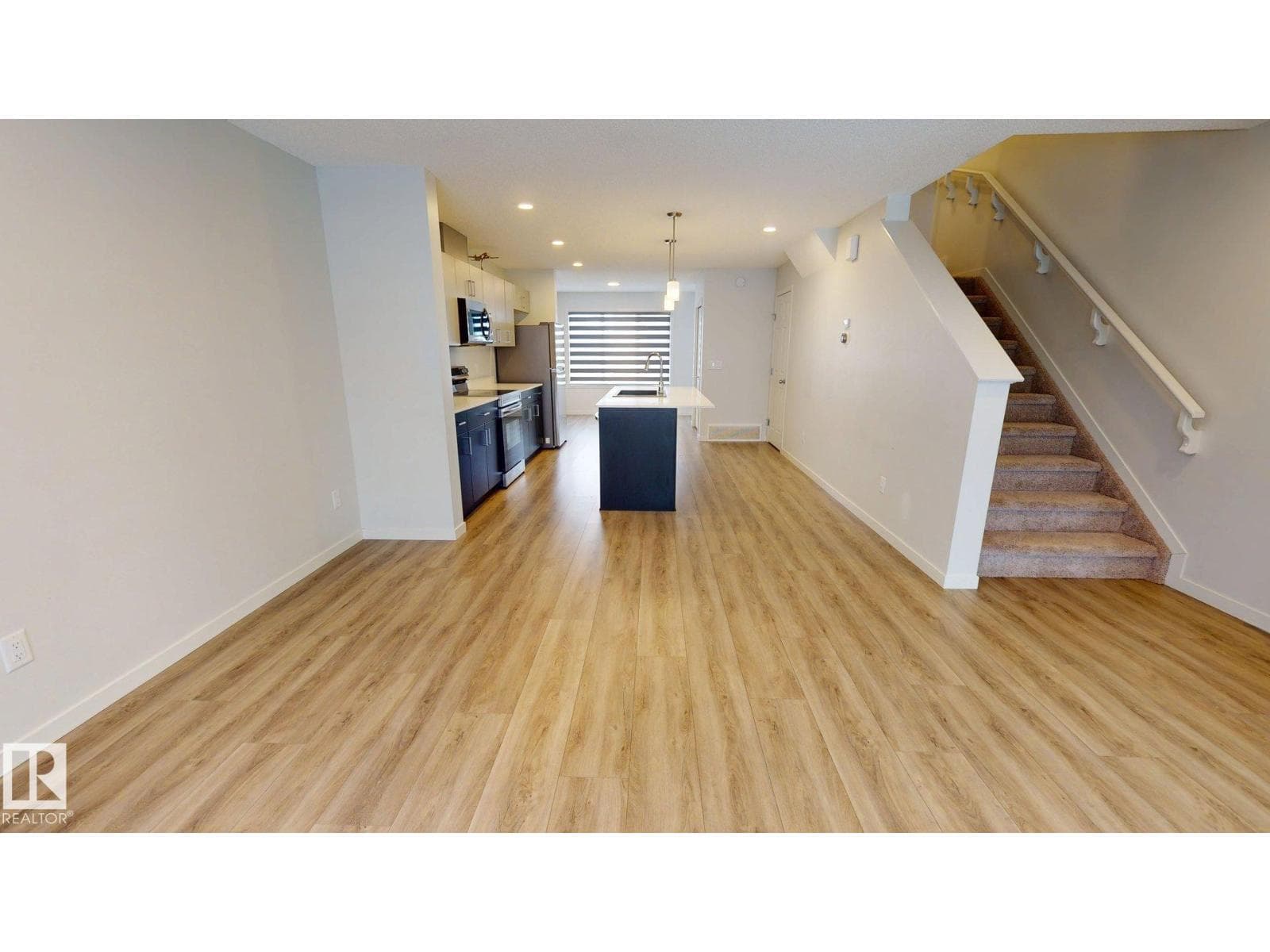 7104 46A ST — photo 2