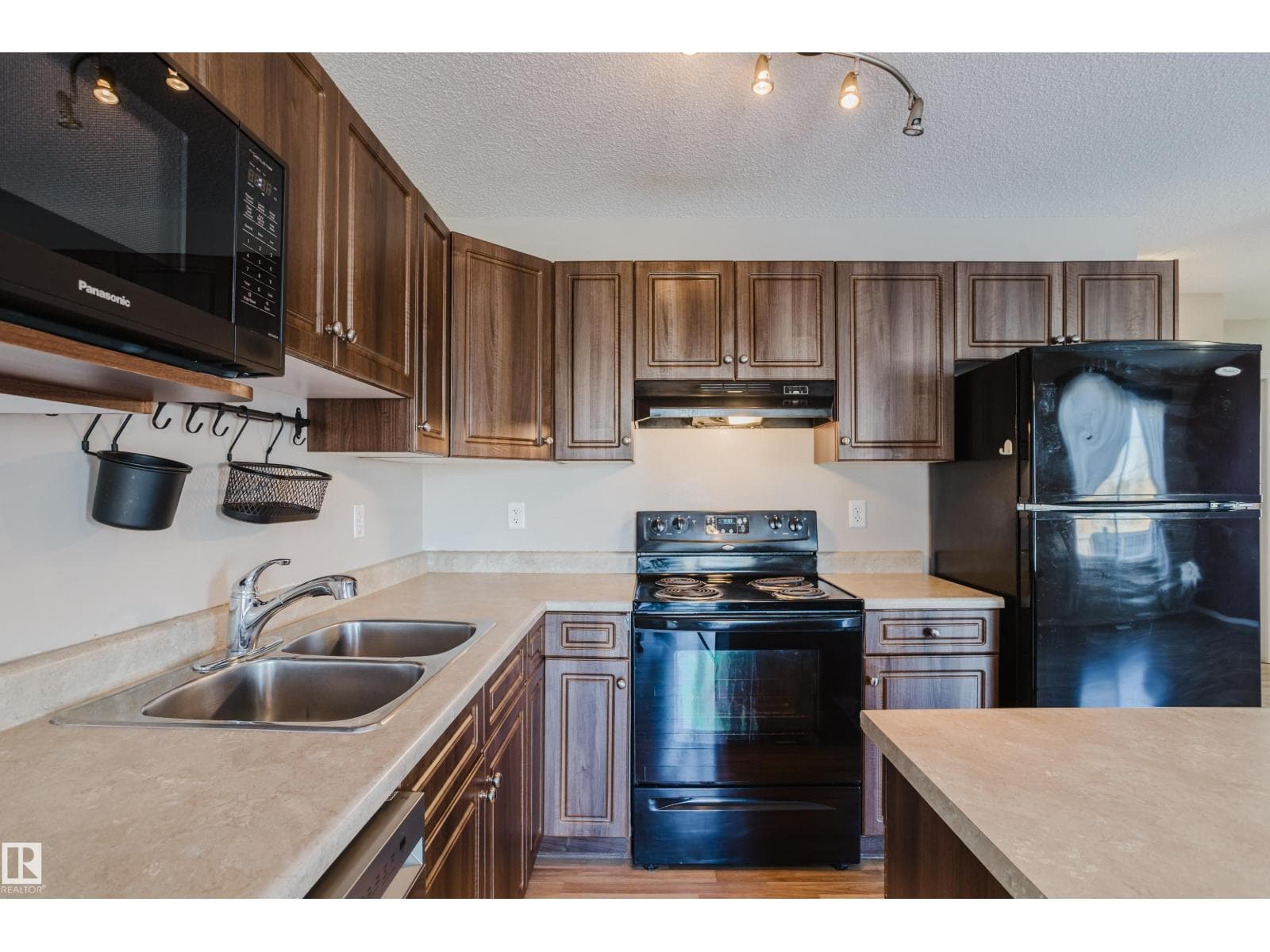 1666 MELROSE PL SW — photo 3