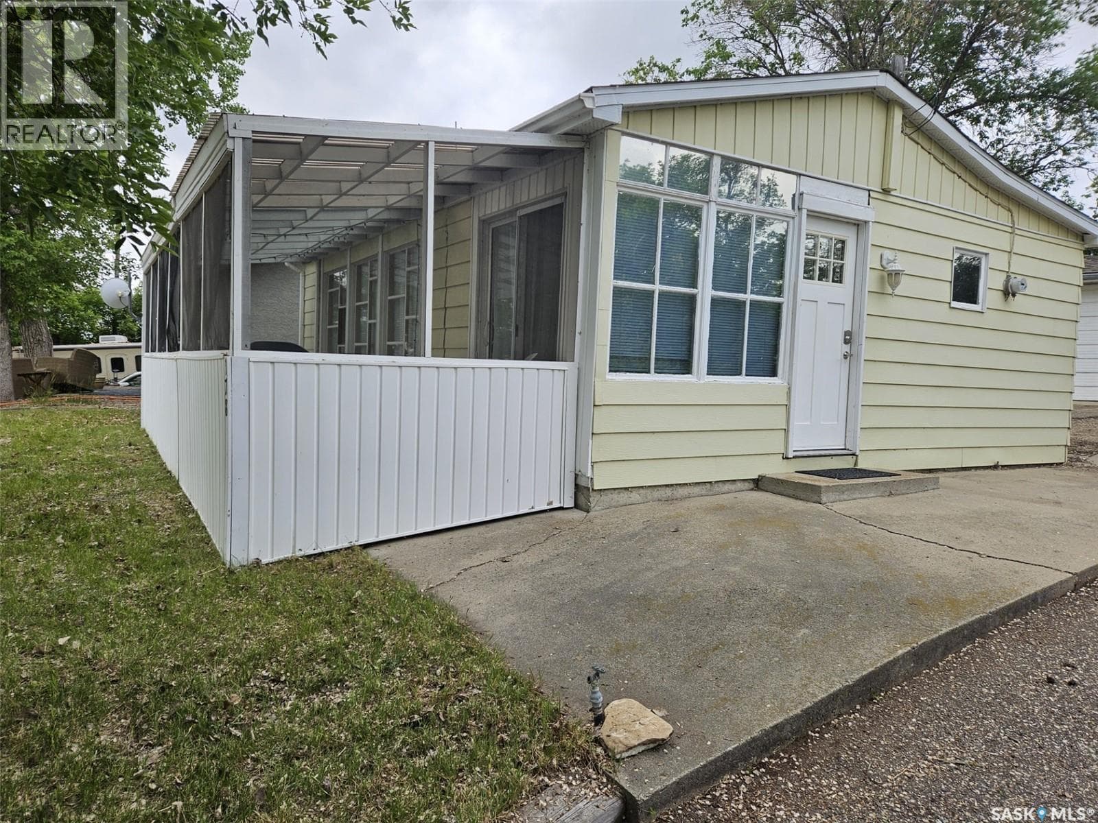178 Lakeshore DRIVE — photo 2
