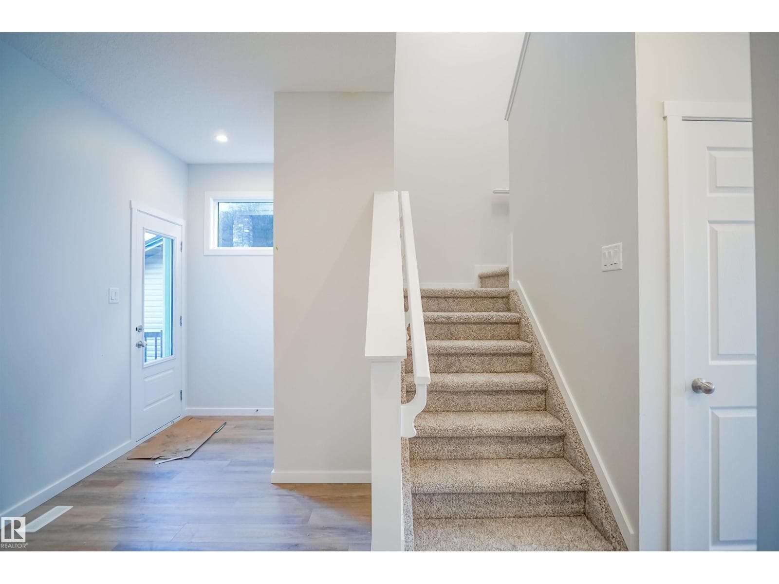 938 18 AV NW — photo 3