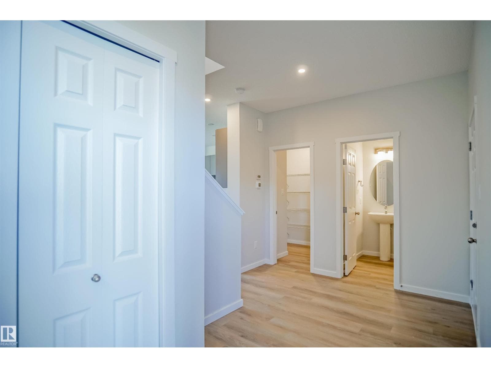 938 18 AV NW — photo 4