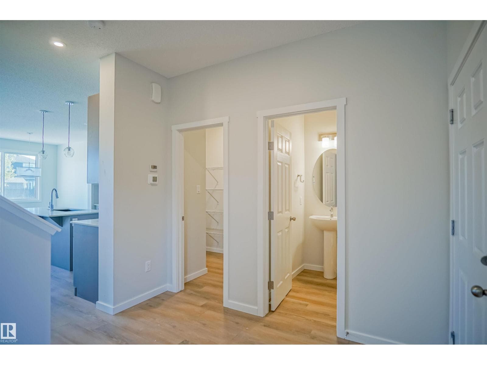 938 18 AV NW — photo 5