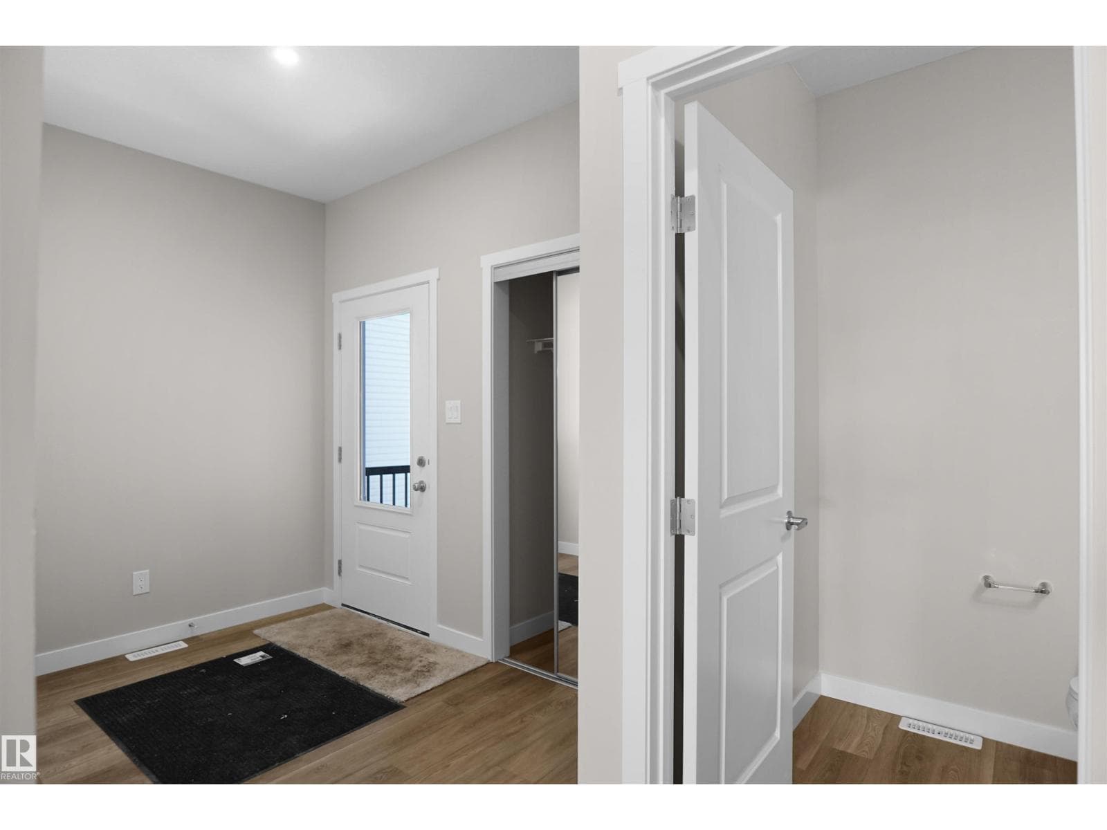7235 182 AV NW — photo 3