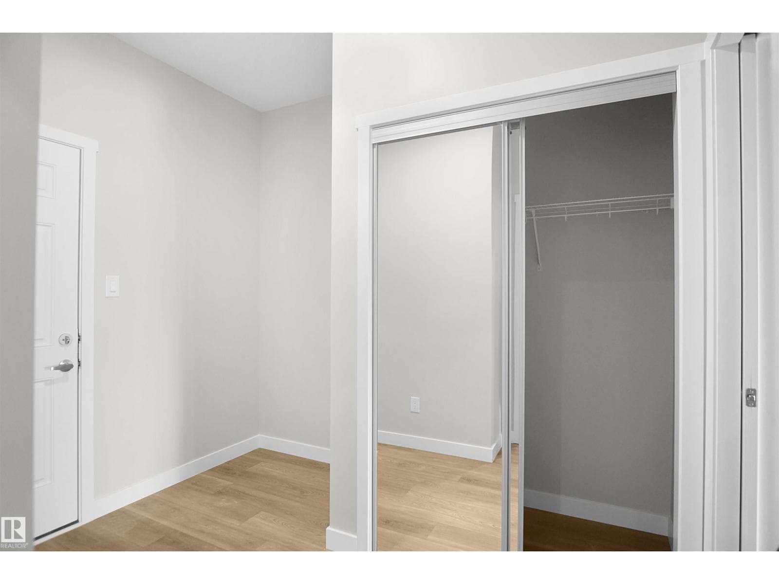 7235 182 AV NW — photo 5