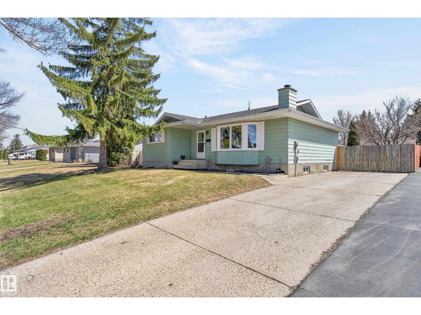 8309 99 AV — photo 3