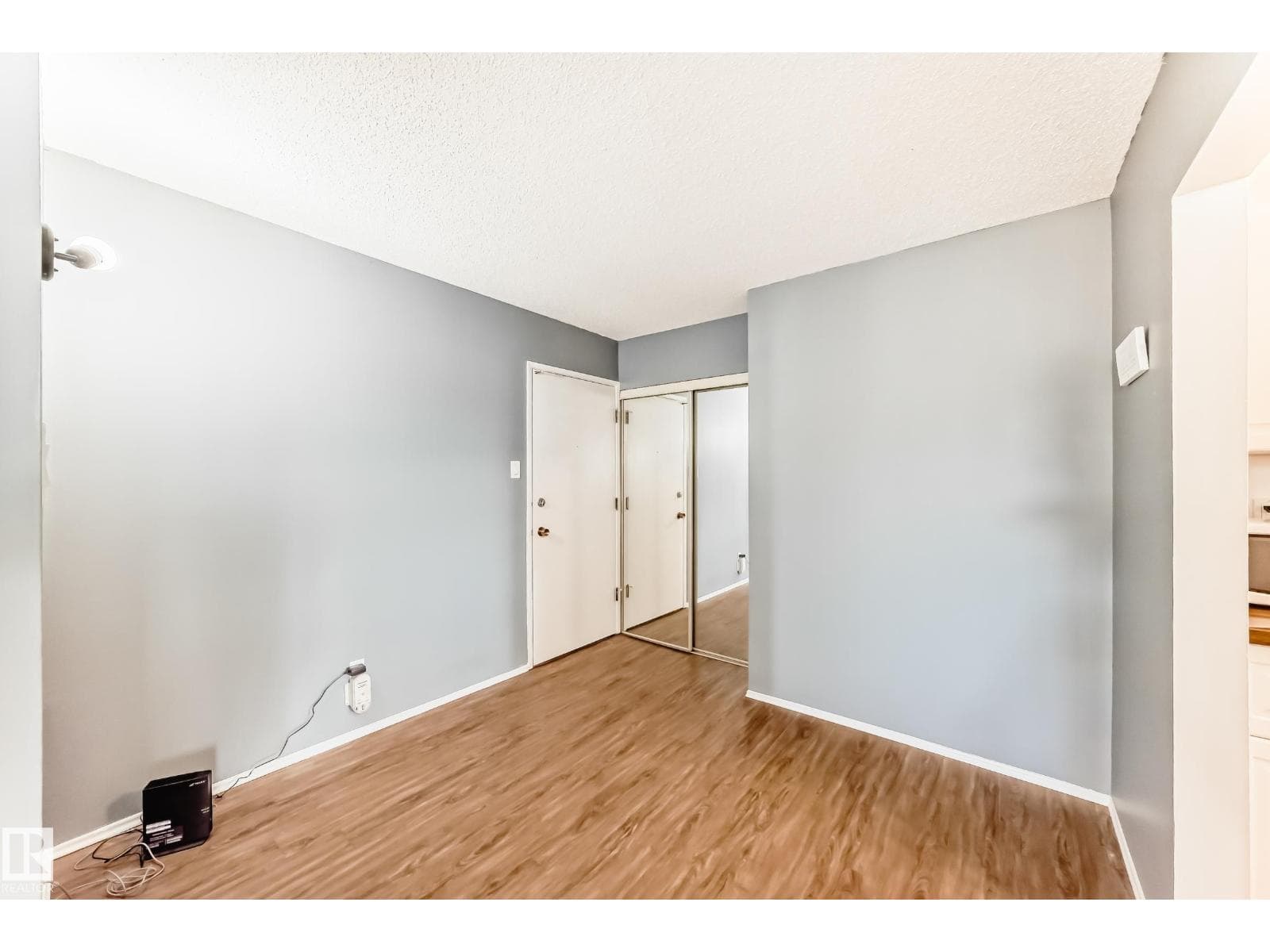 #423 5125 RIVERBEND RD NW — photo 3