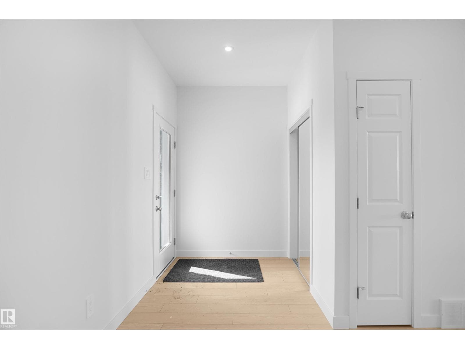 8504 183 AV NW — photo 2