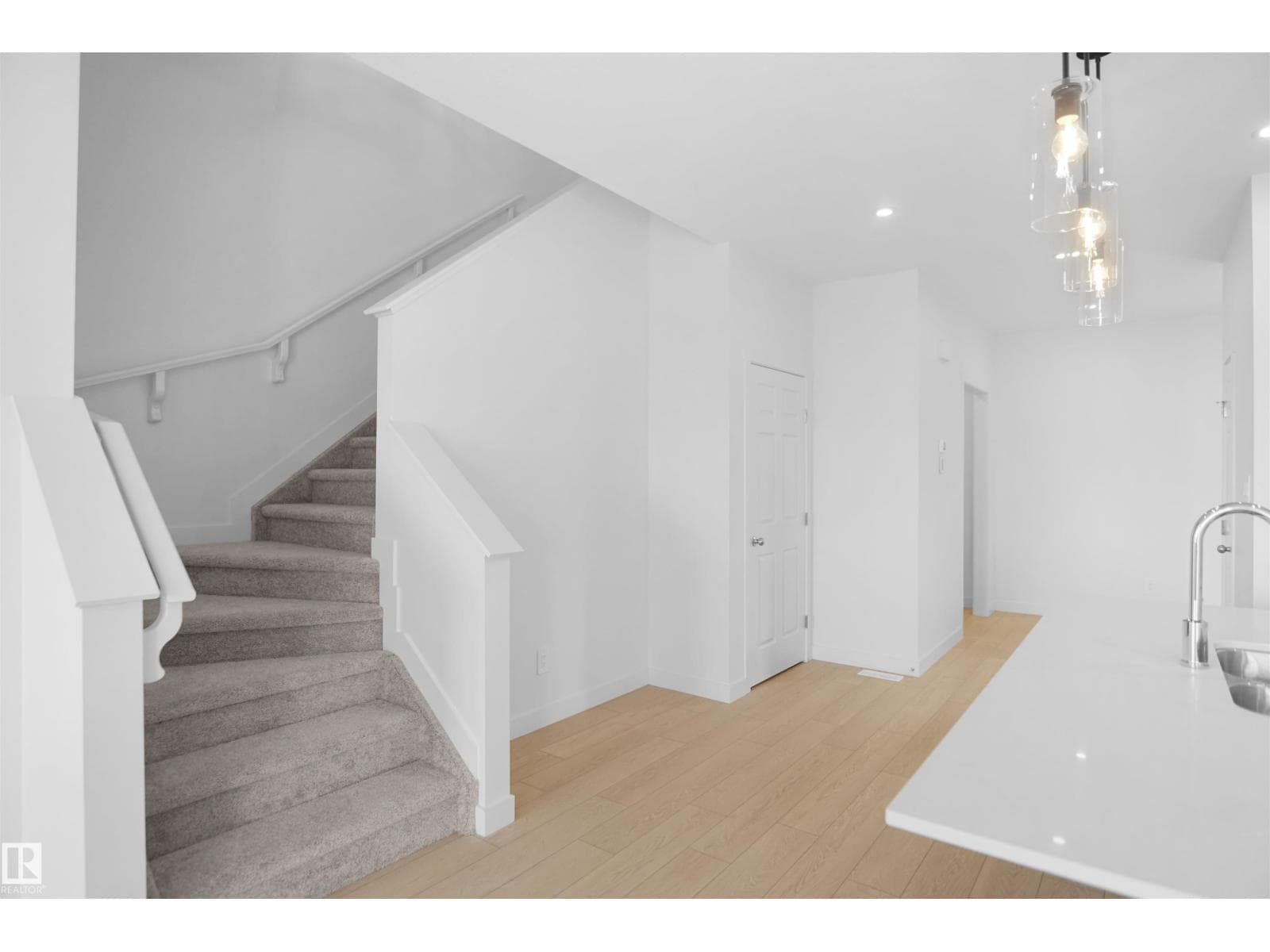 8504 183 AV NW — photo 3