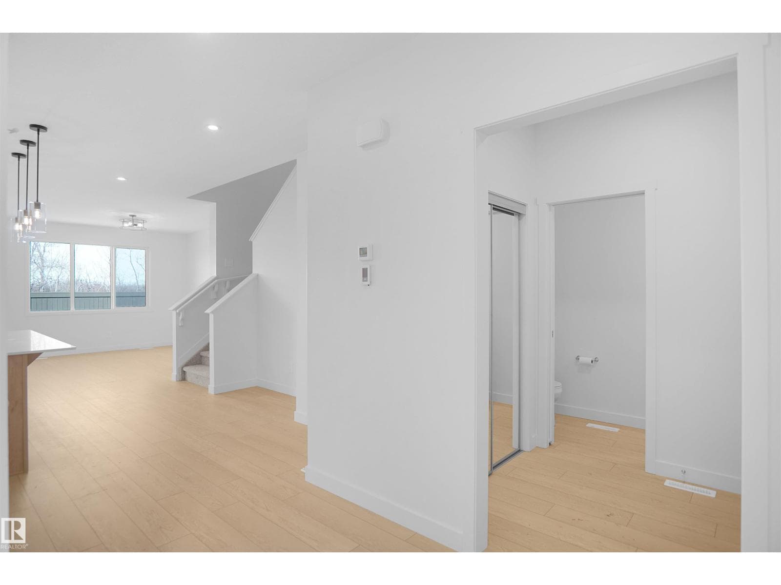 8504 183 AV NW — photo 4