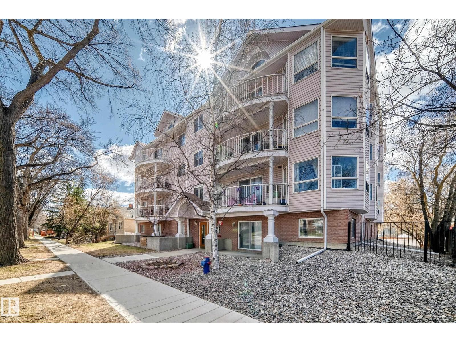 #101 10827 85 AV NW NW — photo 3